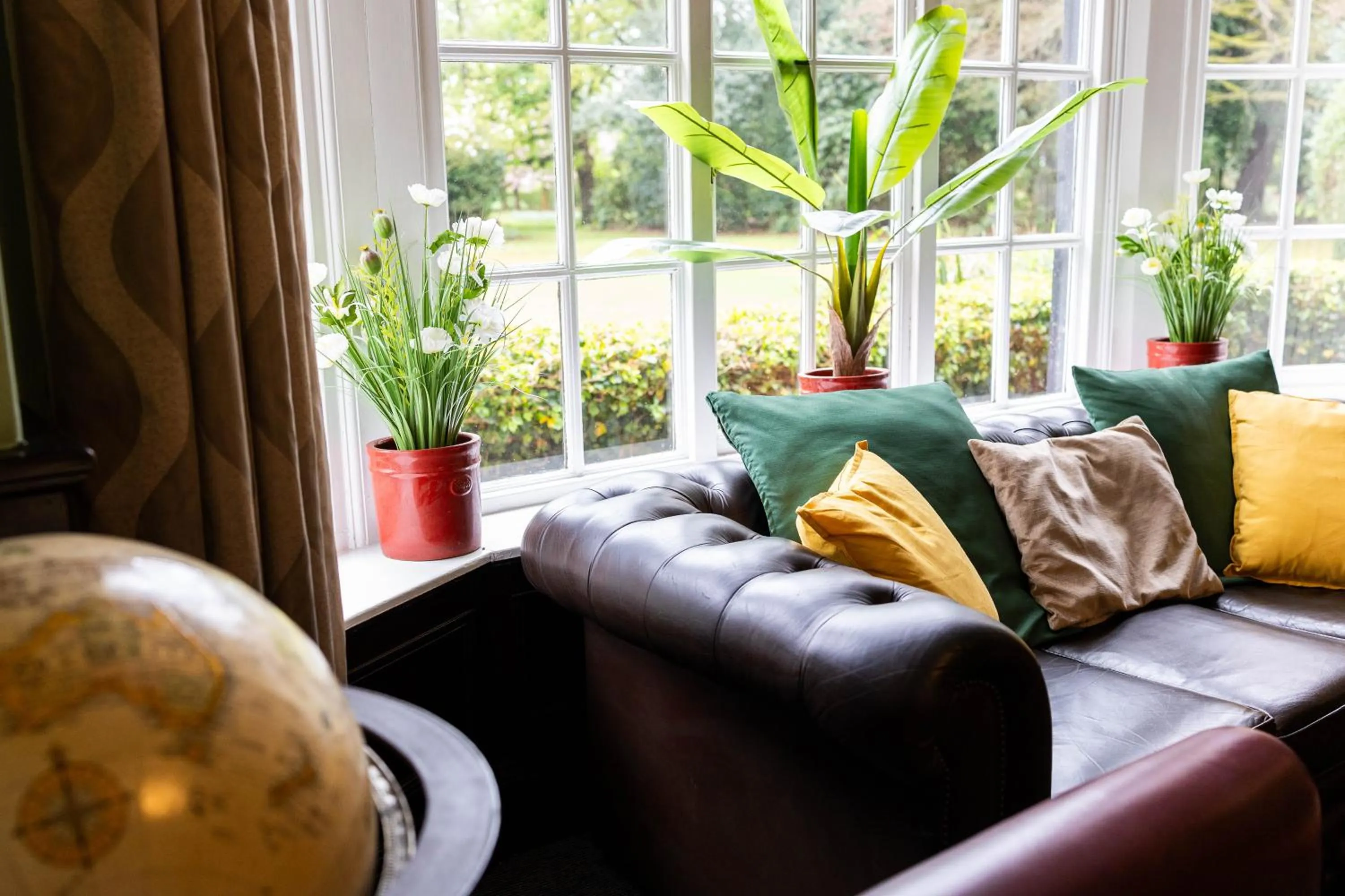 Lounge or bar in Mere Court Hotel