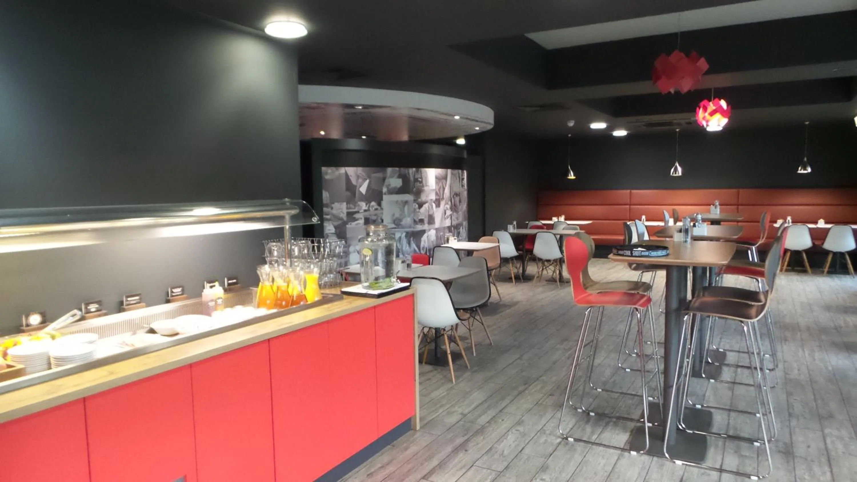 Restaurant/places to eat in ibis Swansea