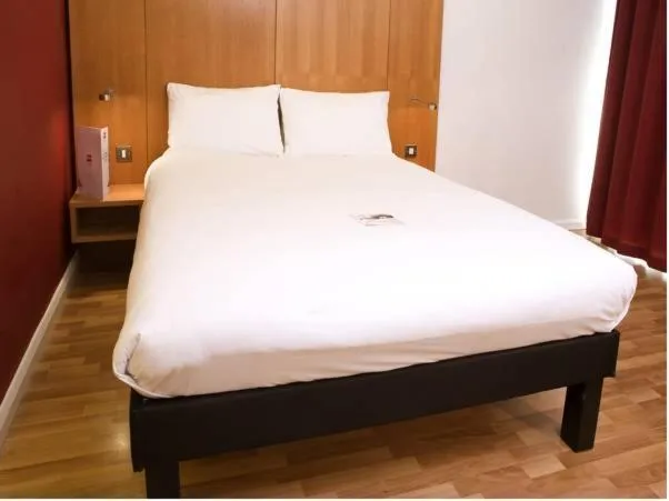Bed in ibis Swansea