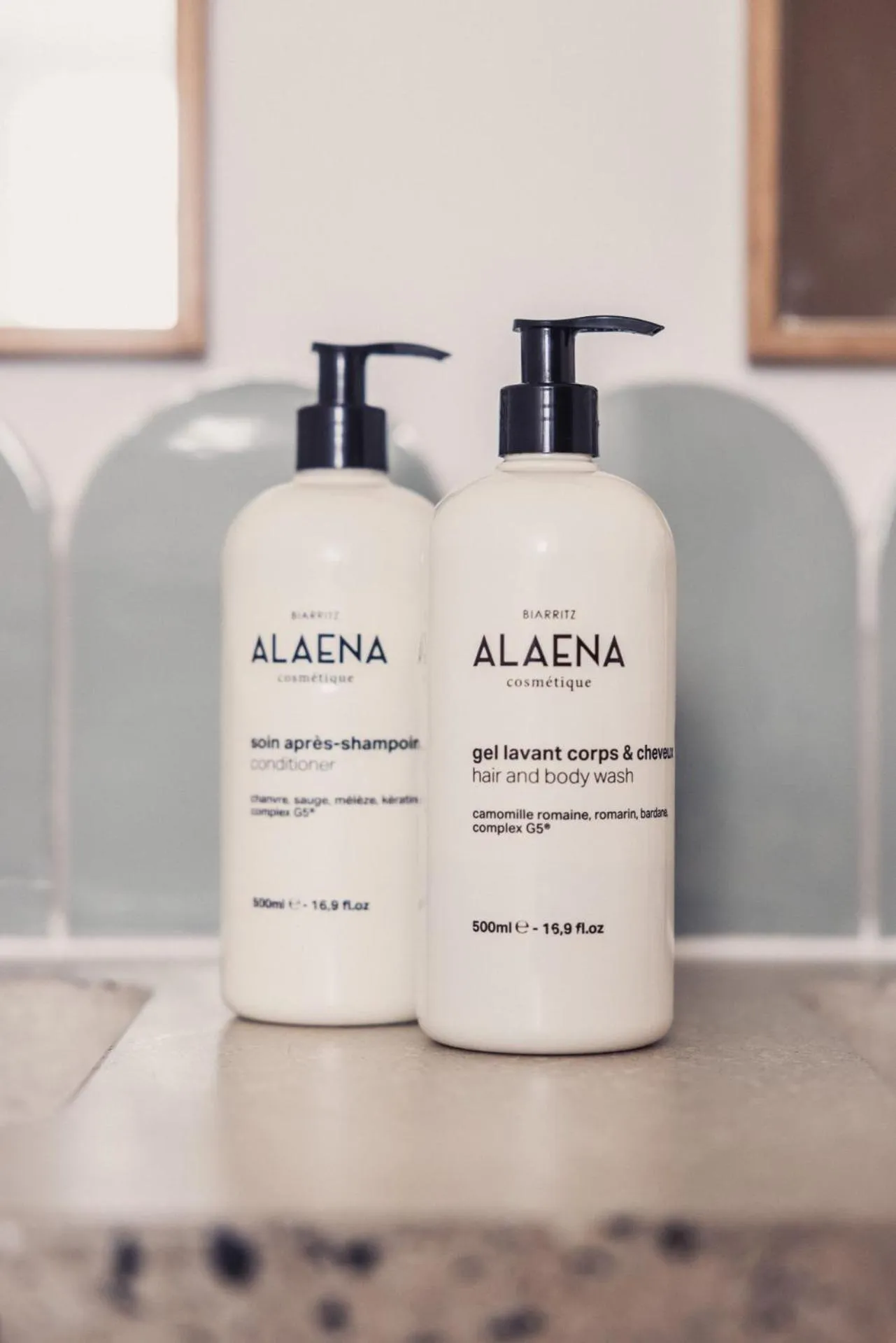 Bathroom in Hôtel INDARRA & SPA - Piscine