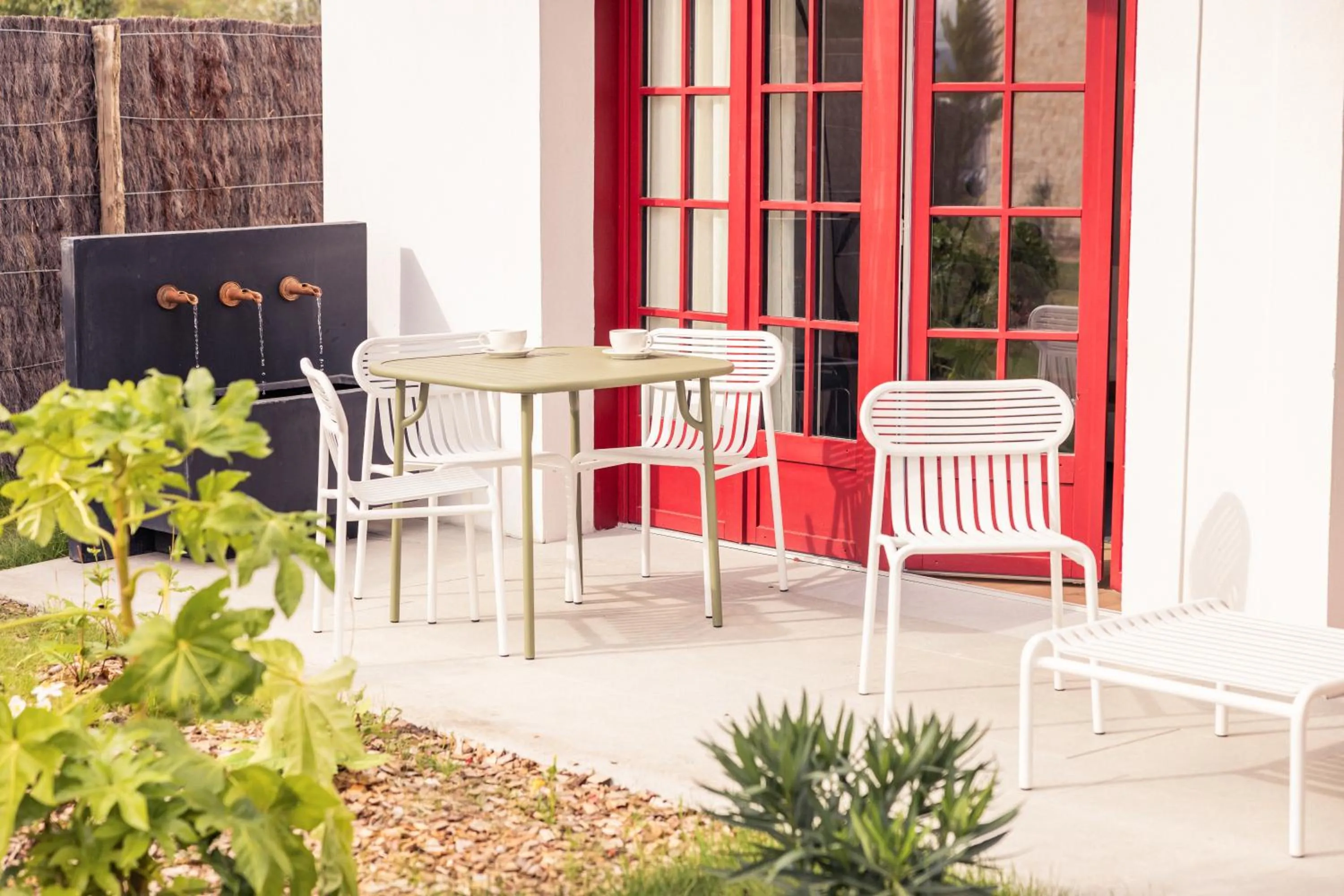 Balcony/Terrace in Hôtel INDARRA & SPA - Piscine