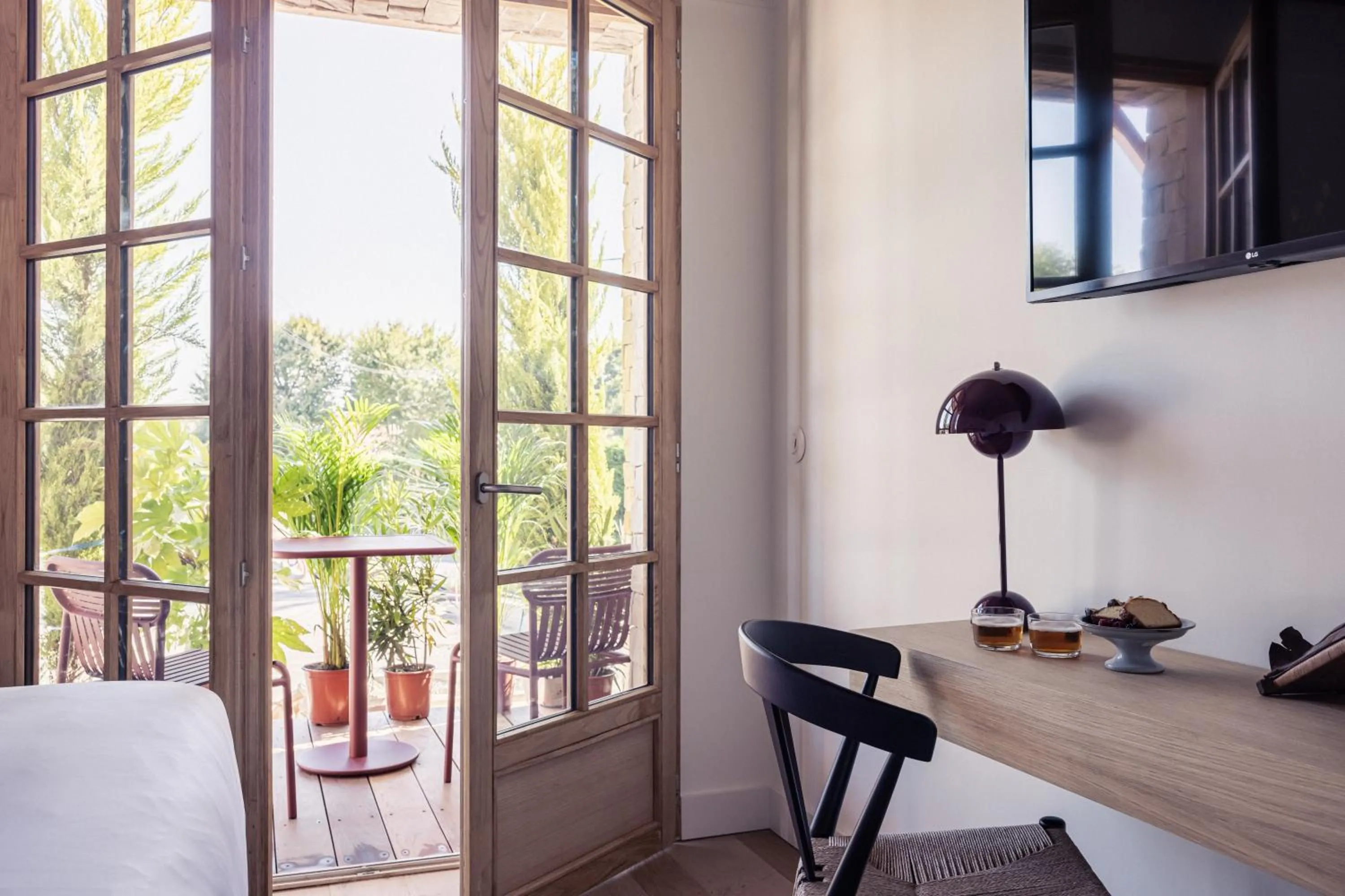 Balcony/Terrace in Hôtel INDARRA & SPA - Piscine