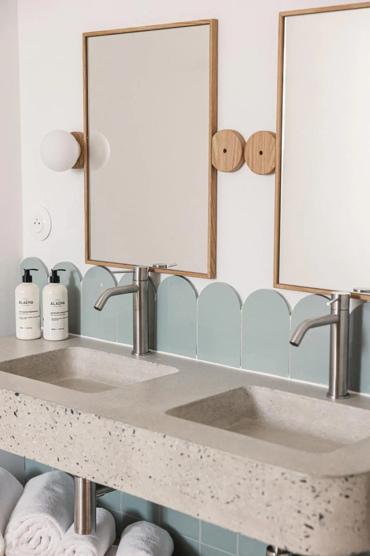 Bathroom in Hôtel INDARRA & SPA - Piscine