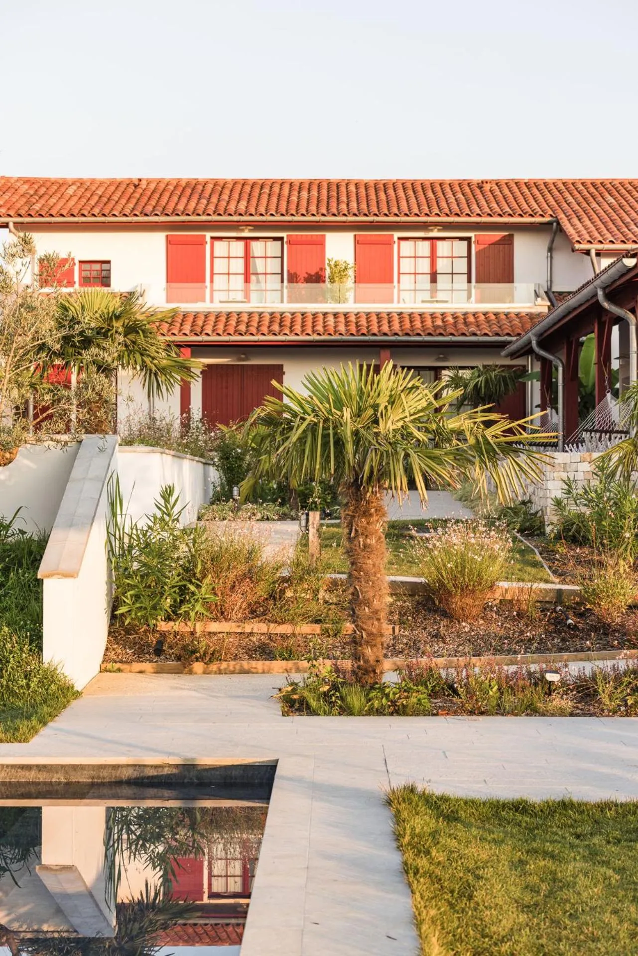 Property building in Hôtel INDARRA & SPA - Piscine