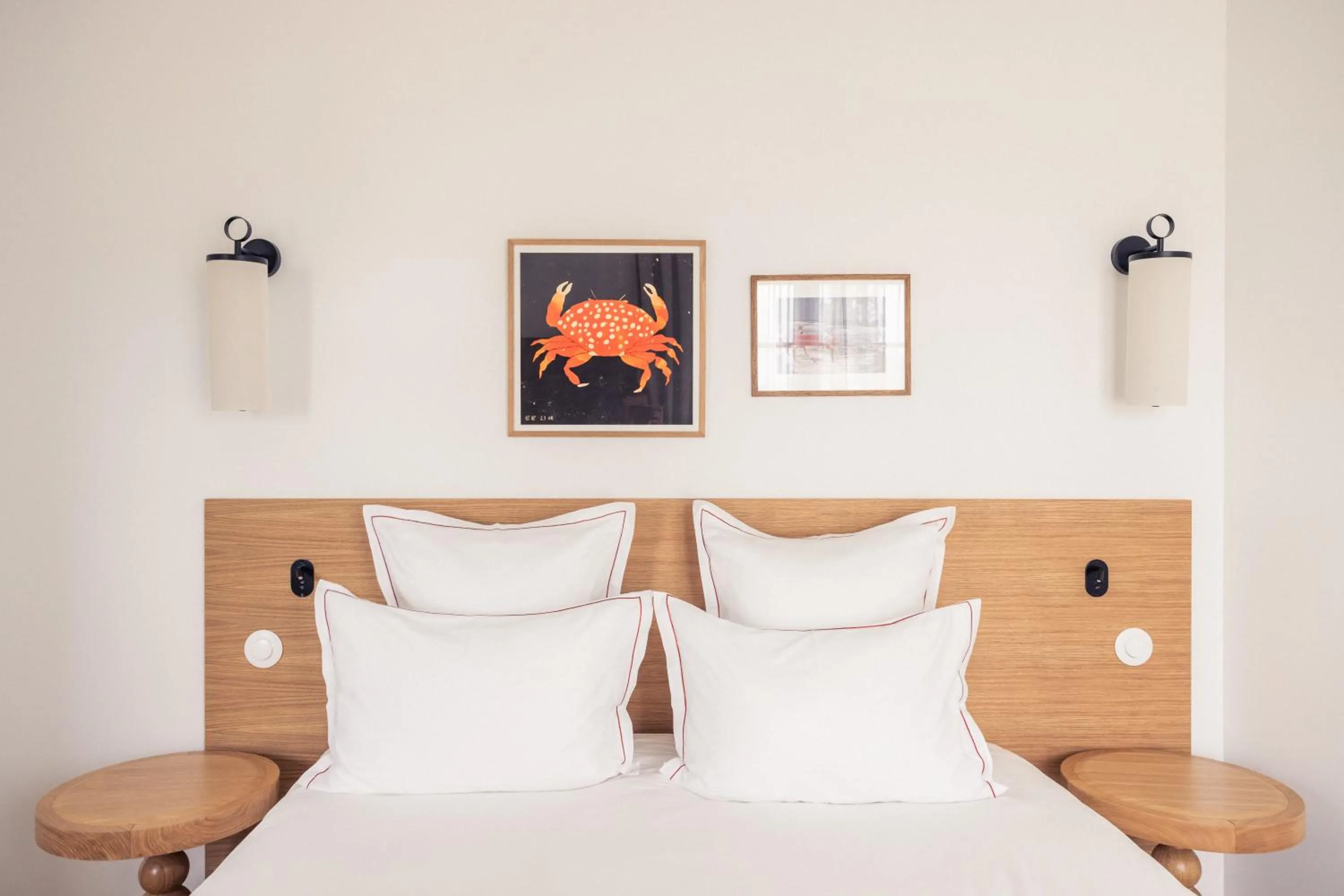 Photo of the whole room, Bed in Hôtel INDARRA & SPA - Piscine