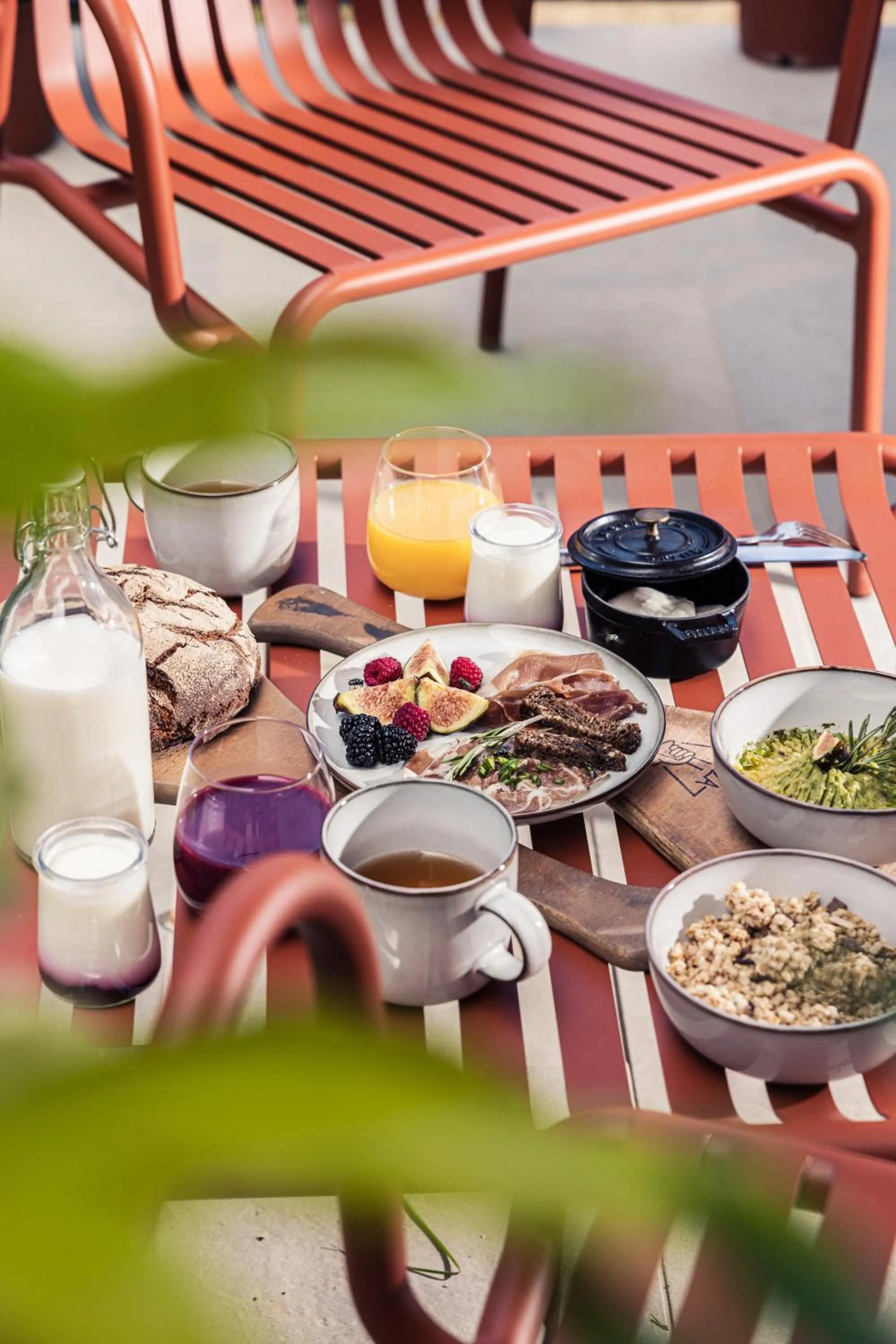 Food and drinks in Hôtel INDARRA & SPA - Piscine