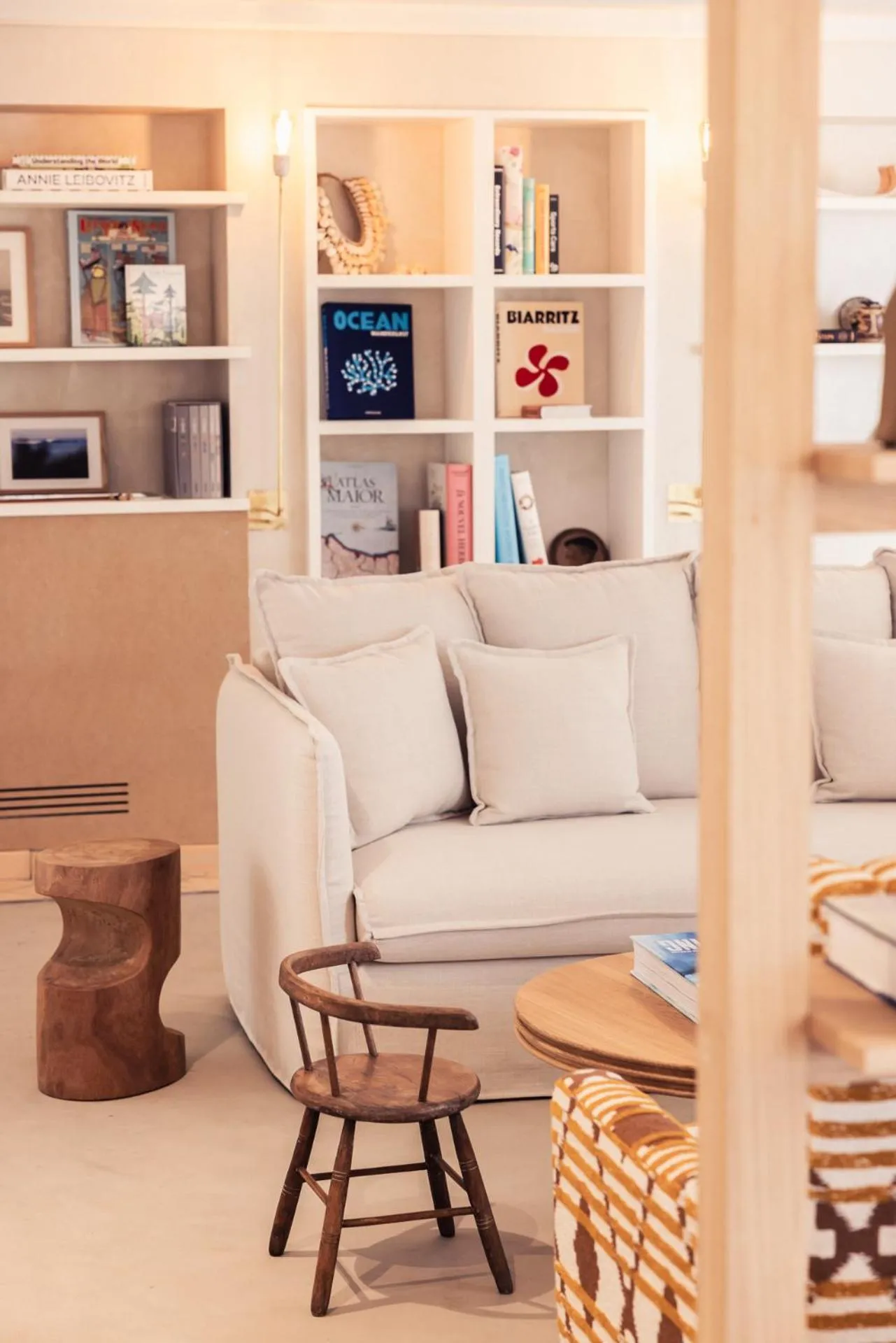 Seating area in Hôtel INDARRA & SPA - Piscine
