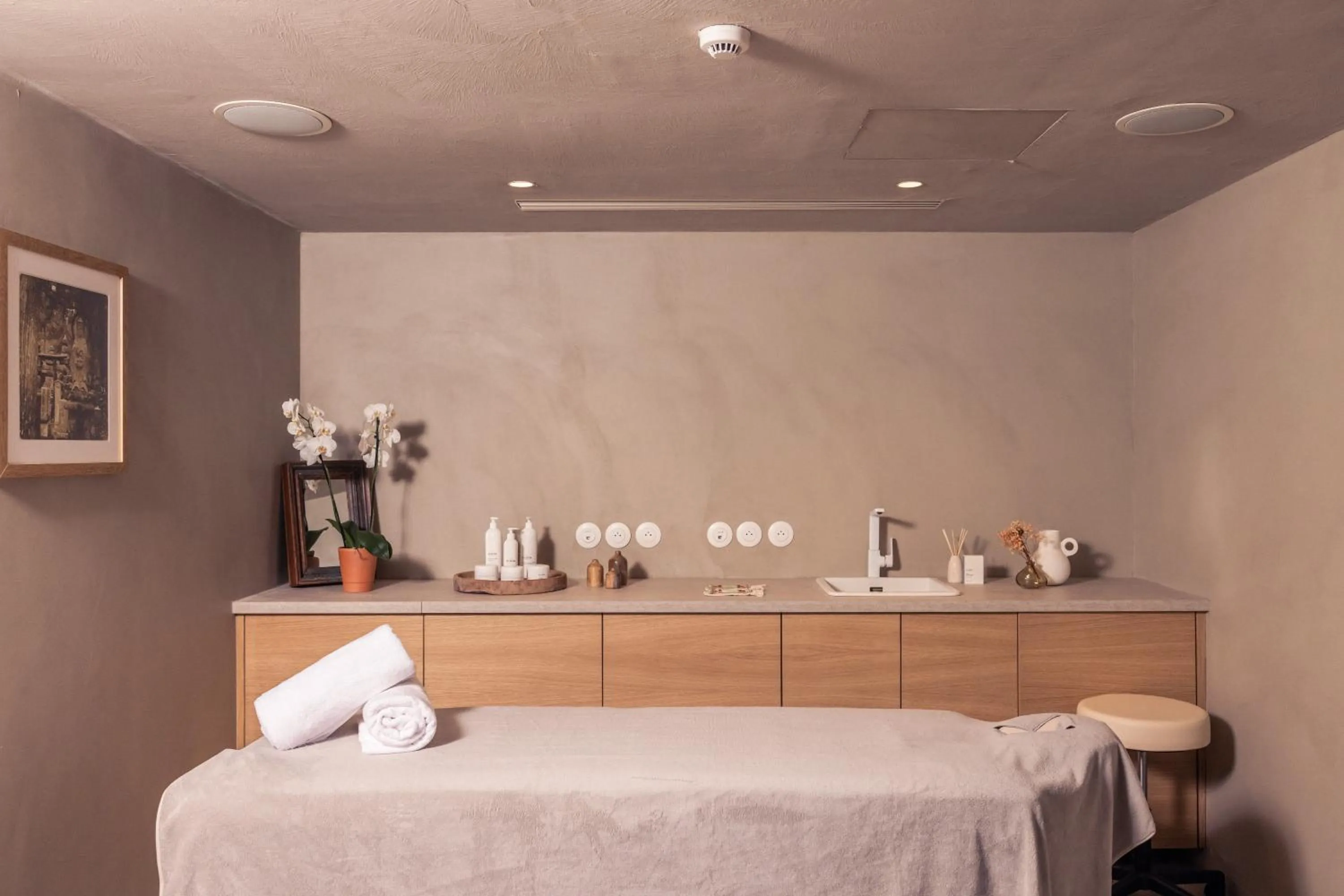 Spa and wellness centre/facilities, Bed in Hôtel INDARRA & SPA - Piscine