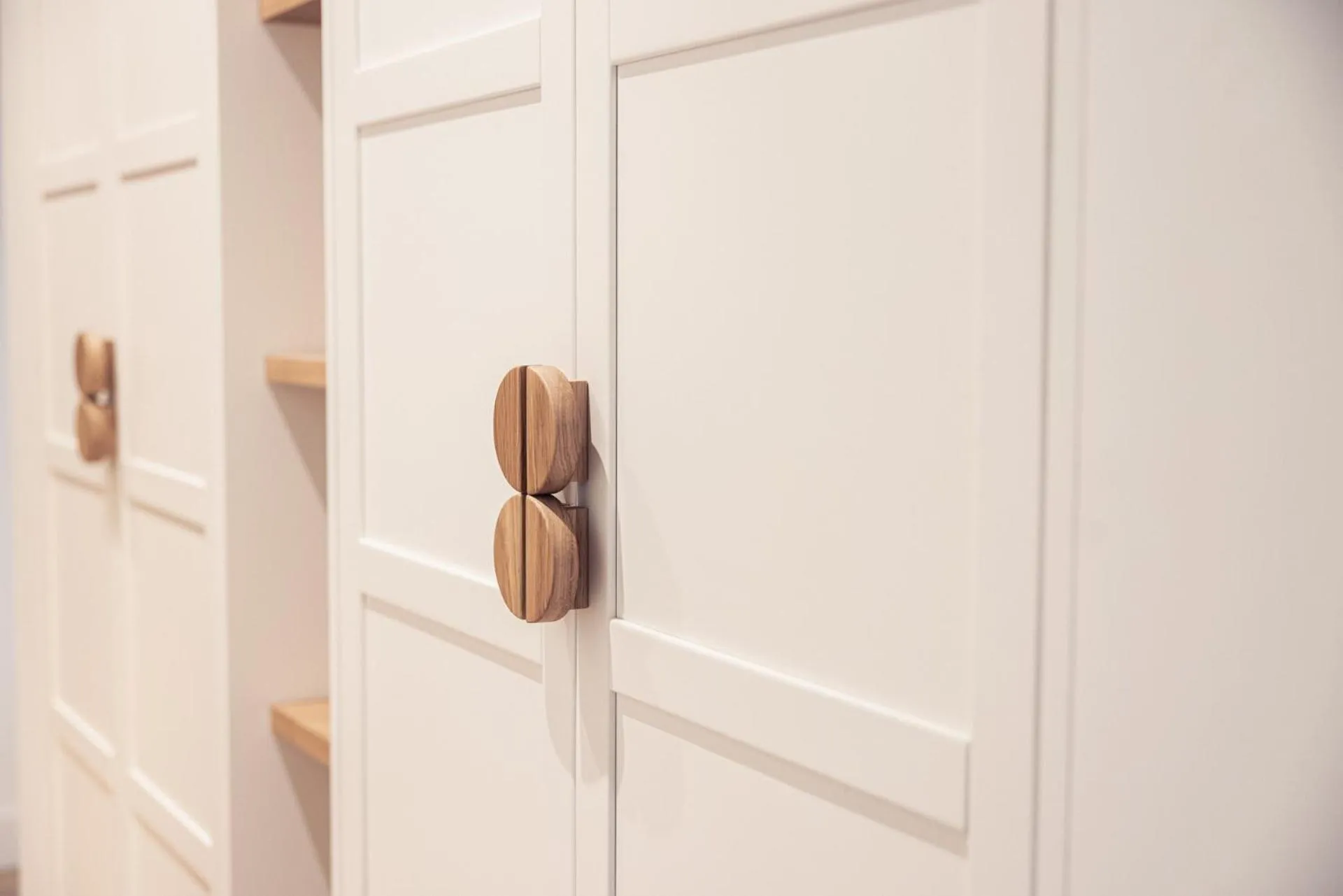 wardrobe in Hôtel INDARRA & SPA - Piscine