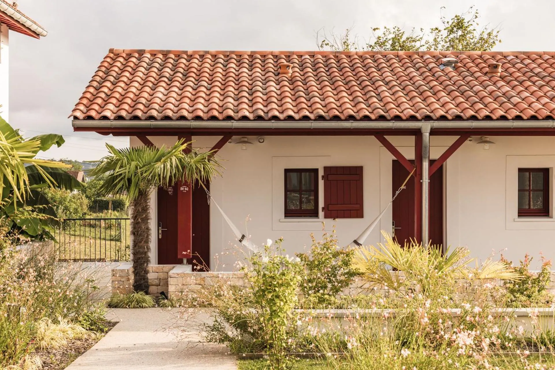Garden in Hôtel INDARRA & SPA - Piscine