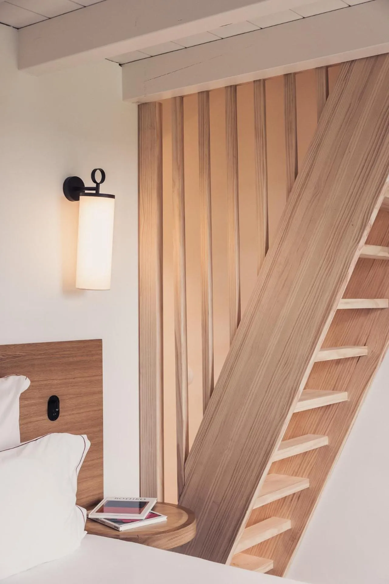 Bedroom, Bed in Hôtel INDARRA & SPA - Piscine