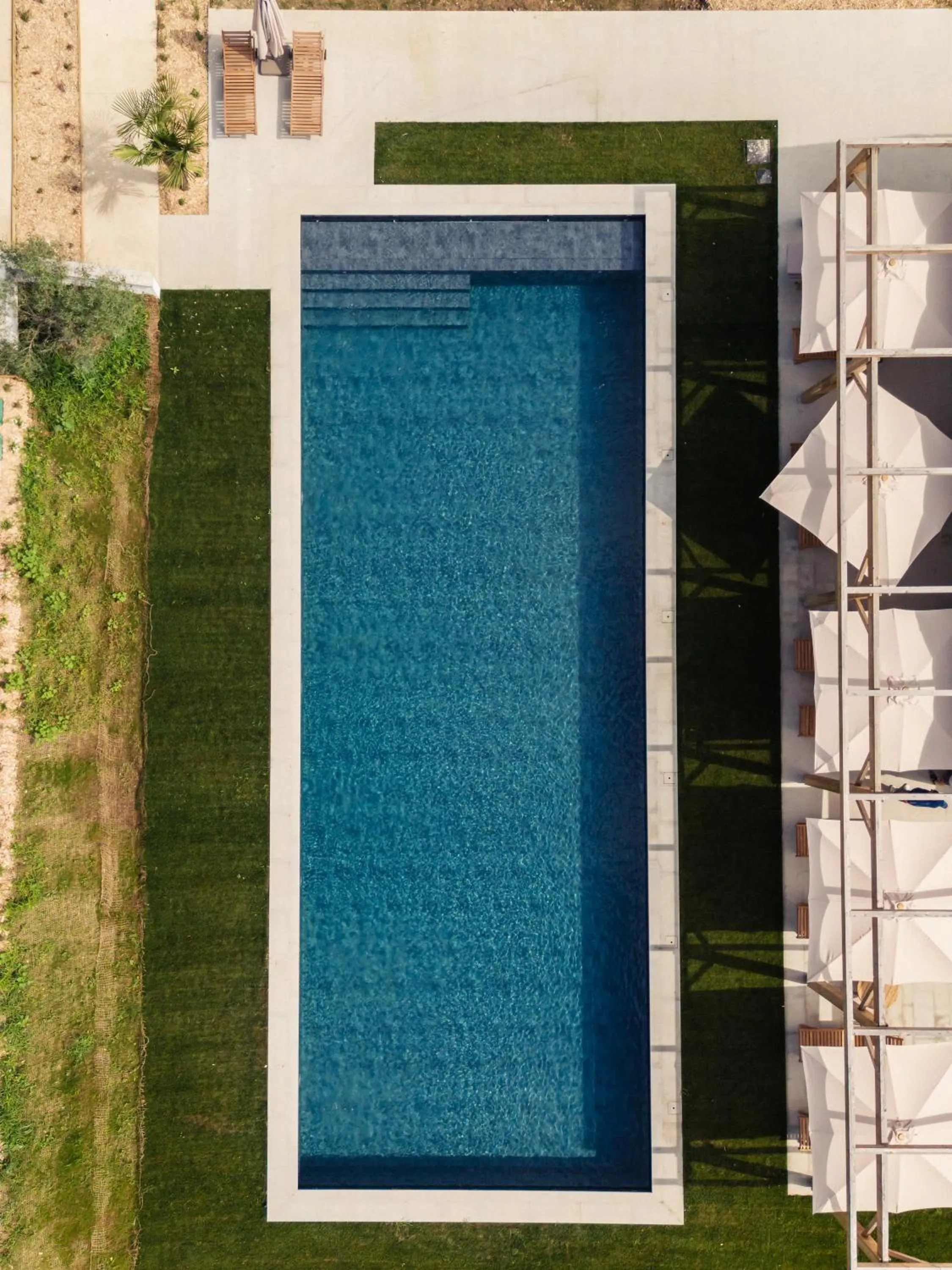 Swimming pool in Hôtel INDARRA & SPA - Piscine