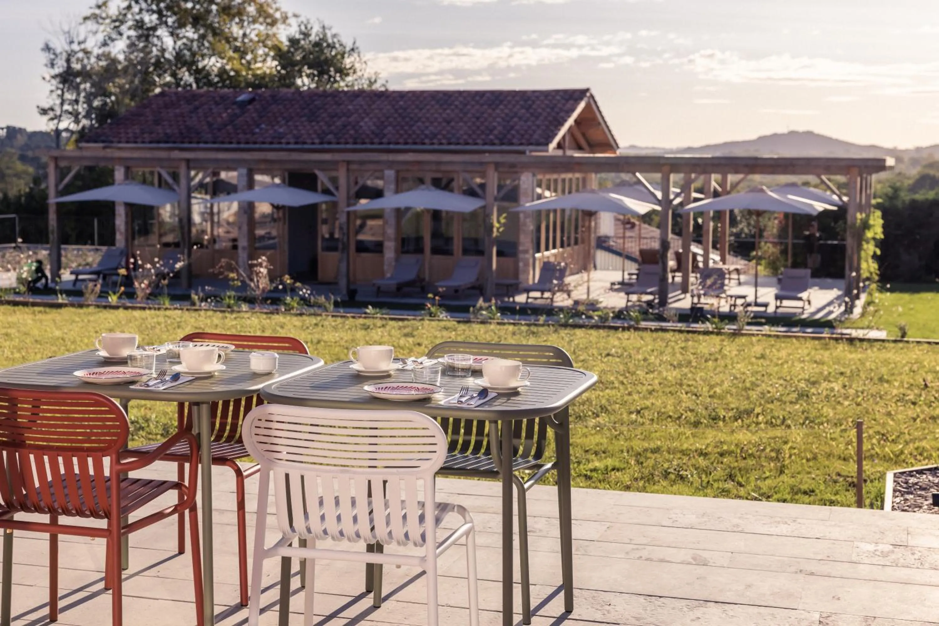 Balcony/Terrace in Hôtel INDARRA & SPA - Piscine