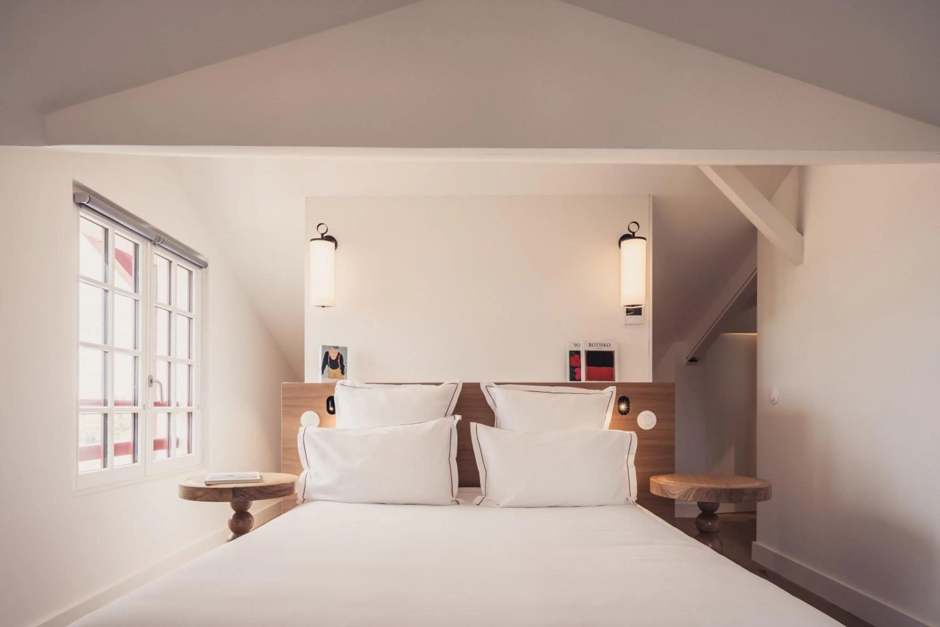 Photo of the whole room, Bed in Hôtel INDARRA & SPA - Piscine