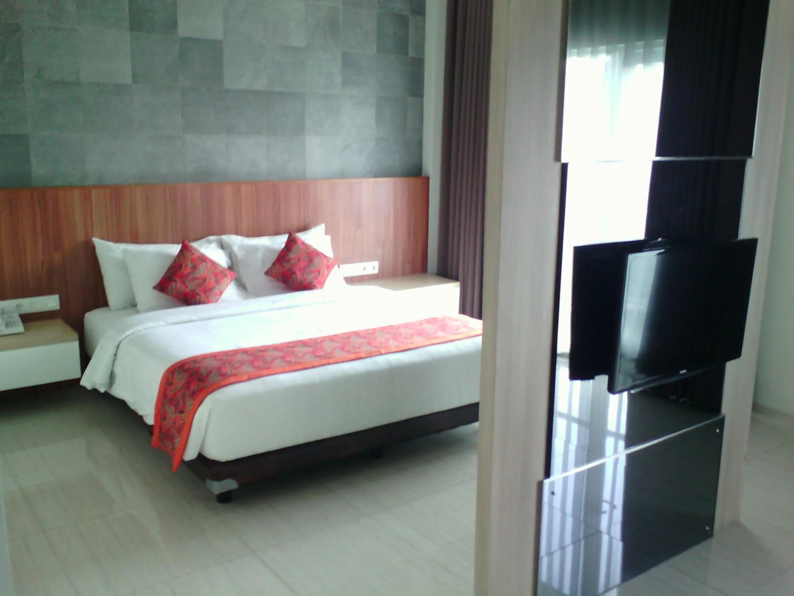 Communal lounge/ TV room, Bed in Moscato Hotel