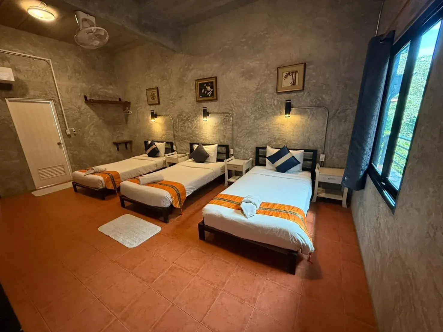 Standard Triple Room in White Jail at Koh Tao Hostel Standard Triple Room in White Jail at Koh Tao Hostel