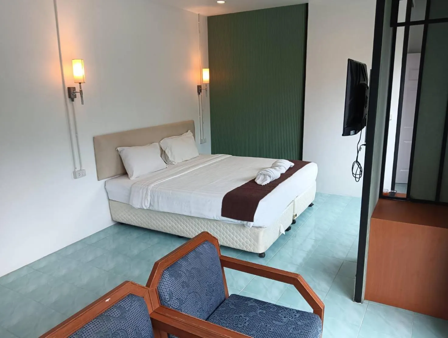 Bed in White Jail at Koh Tao Hostel