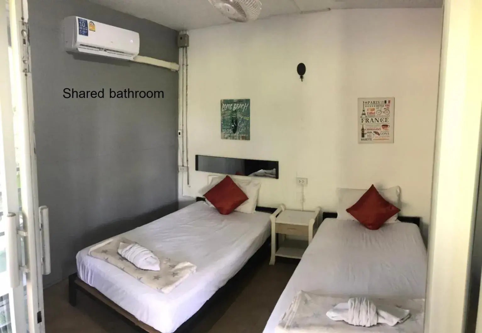 Economy Twin Room in White Jail at Koh Tao Hostel Economy Twin Room in White Jail at Koh Tao Hostel