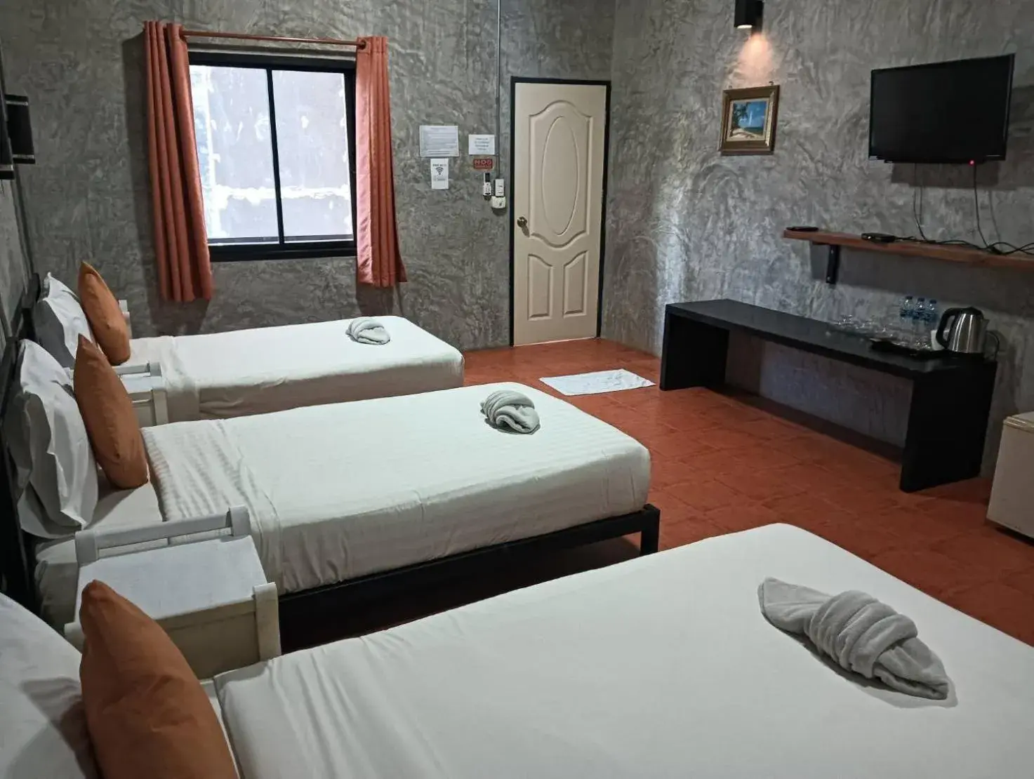 Standard Triple Room in White Jail at Koh Tao Hostel Standard Triple Room in White Jail at Koh Tao Hostel