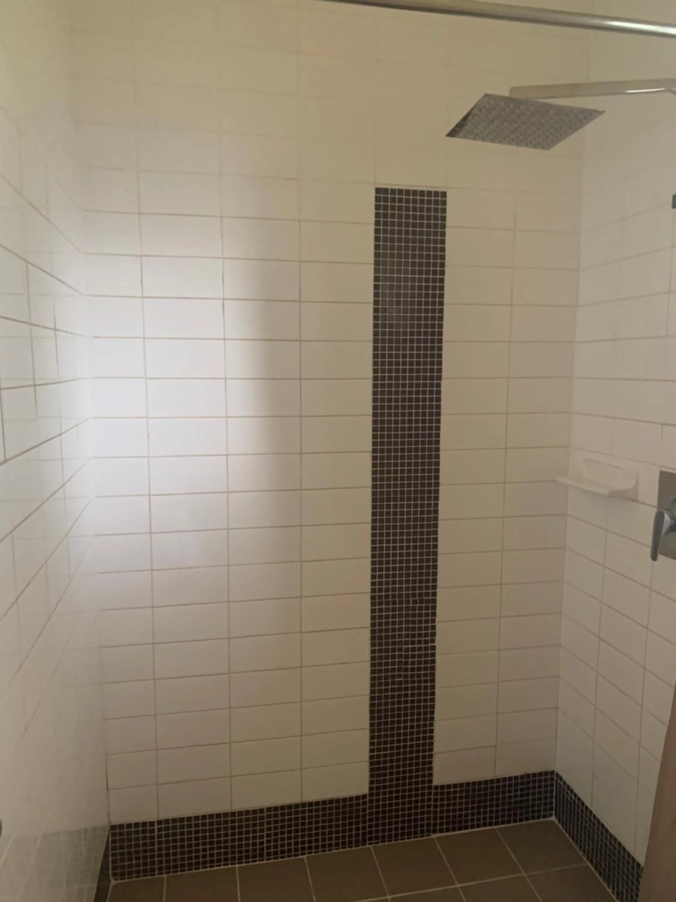 Shower in Temora Motel - UNDER NEW MANAGEMENT