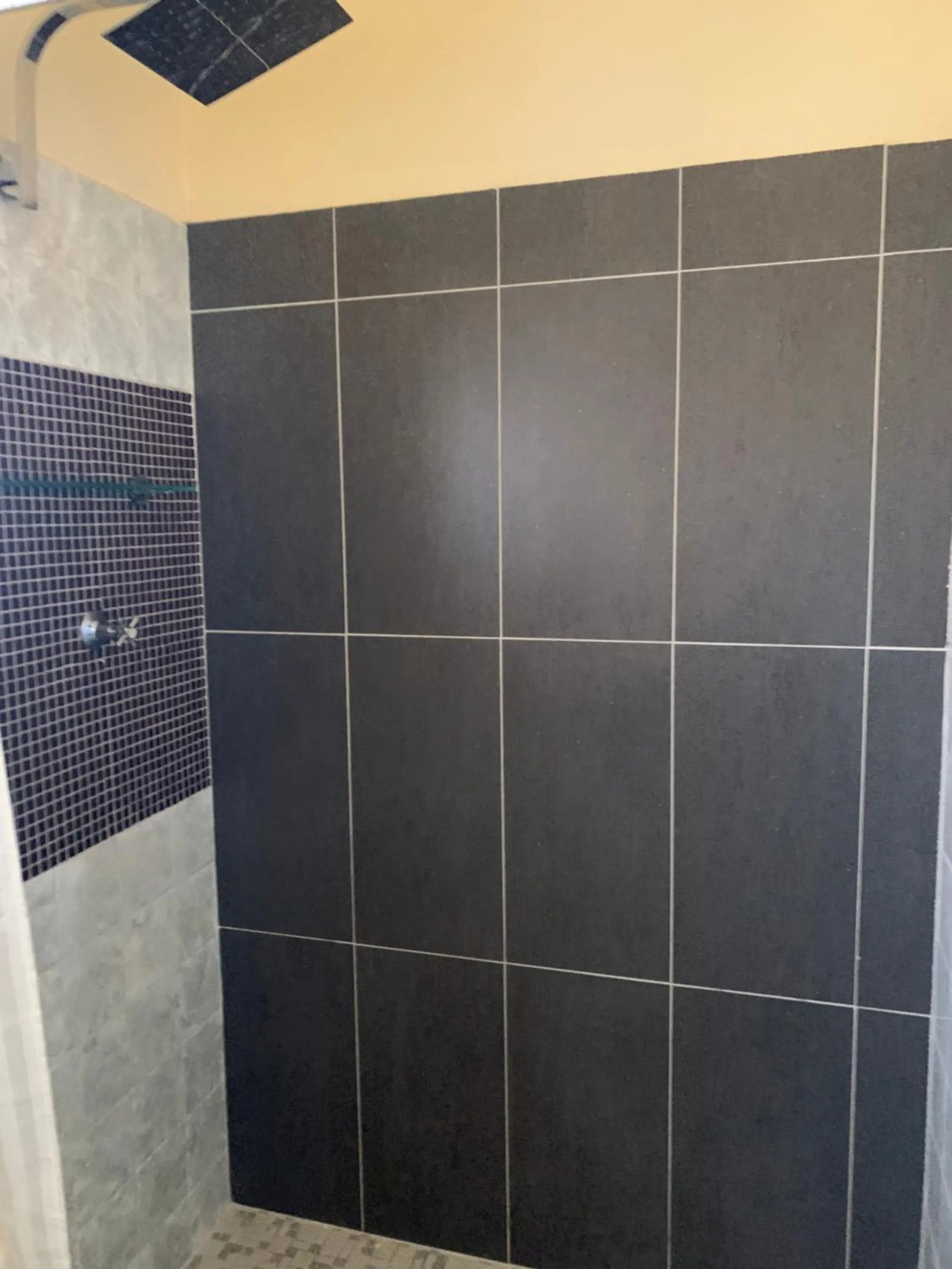 Bathroom in Temora Motel - UNDER NEW MANAGEMENT