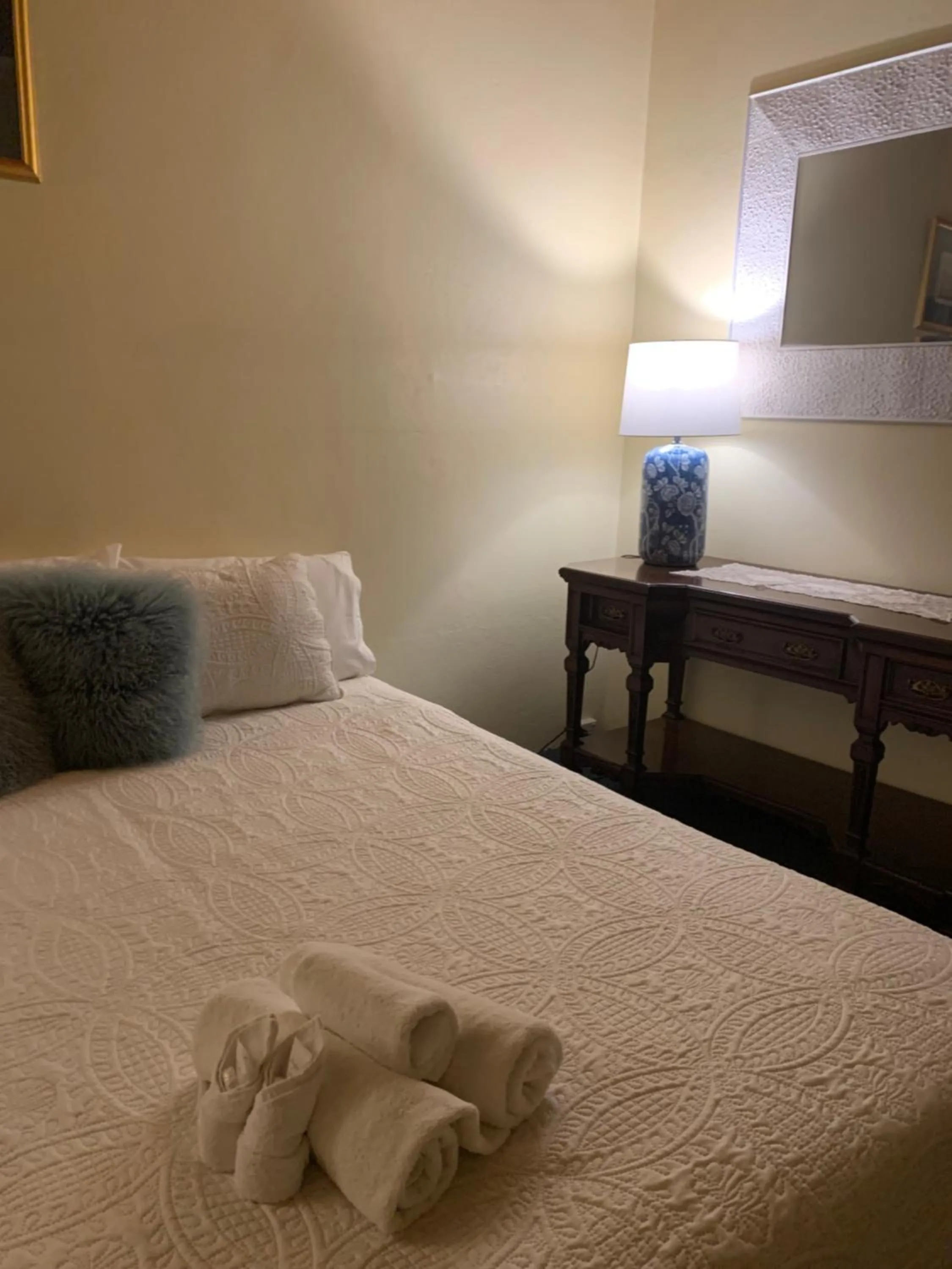 Bed in Temora Motel - UNDER NEW MANAGEMENT