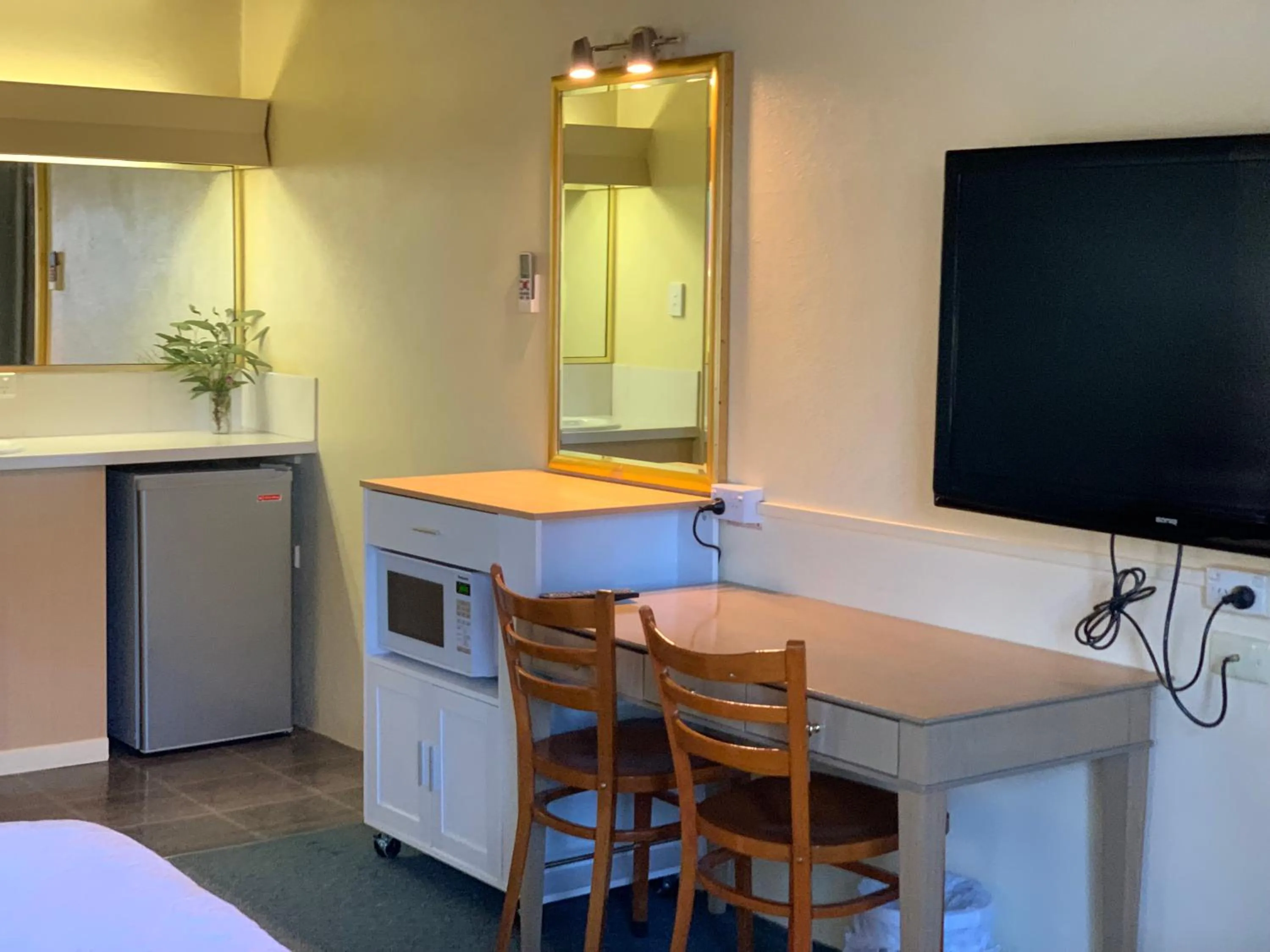 Photo of the whole room in Temora Motel - UNDER NEW MANAGEMENT