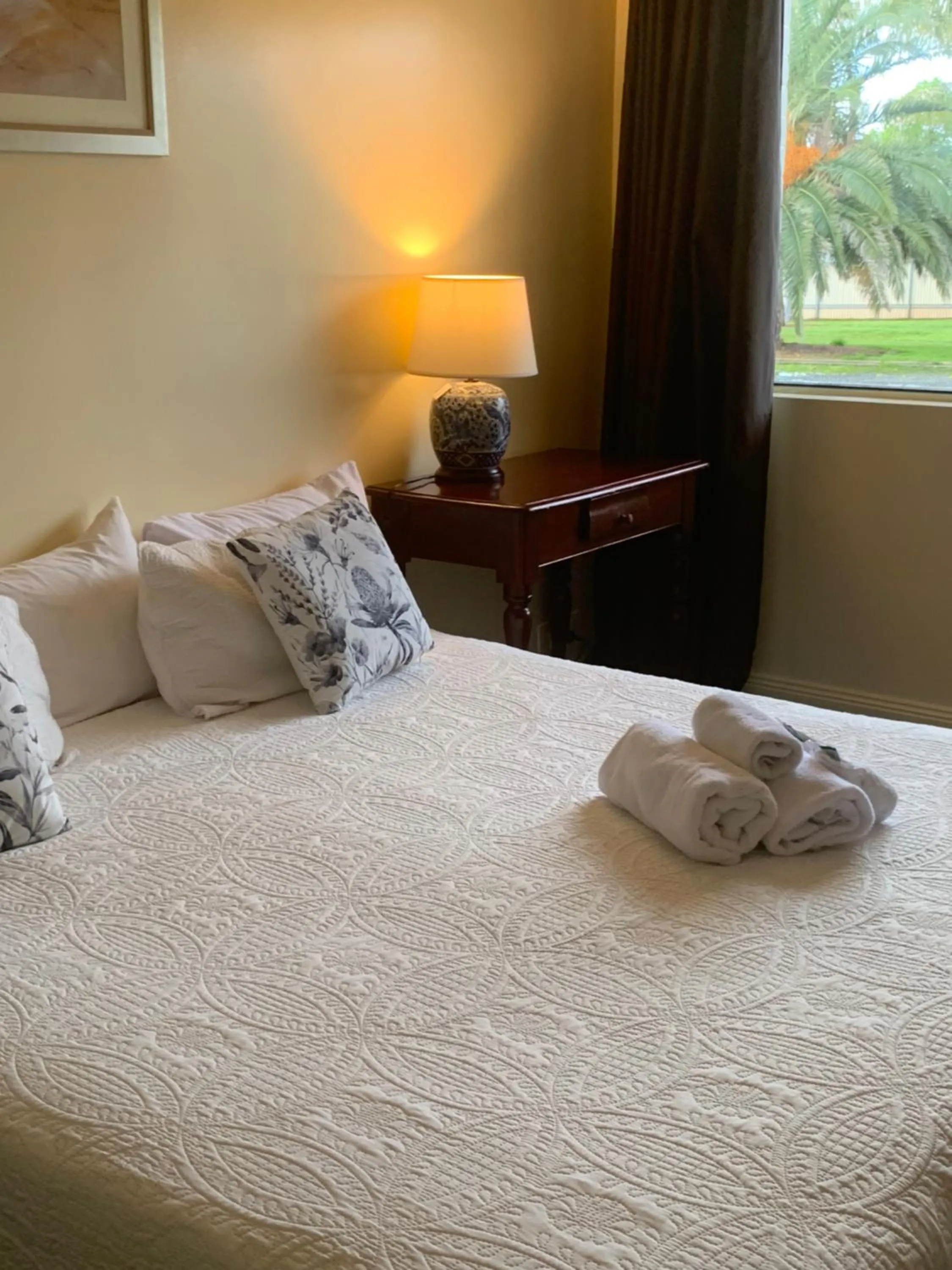 Bed in Temora Motel - UNDER NEW MANAGEMENT