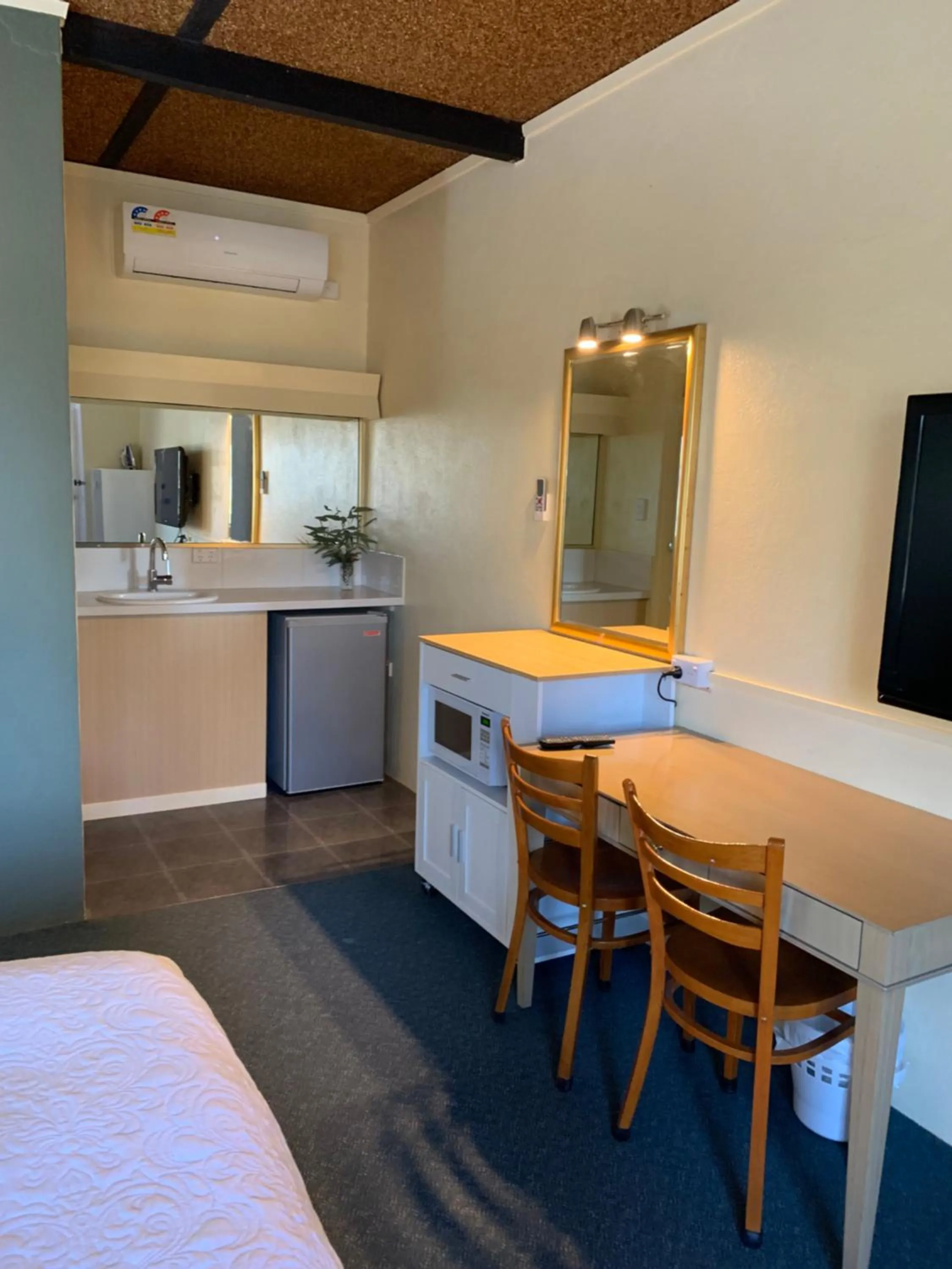 Dining area in Temora Motel - UNDER NEW MANAGEMENT