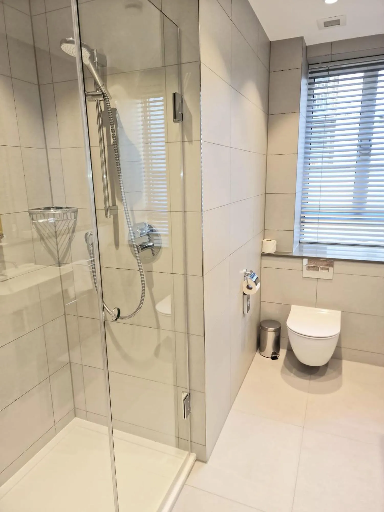 Bathroom in Astor Court Hotel