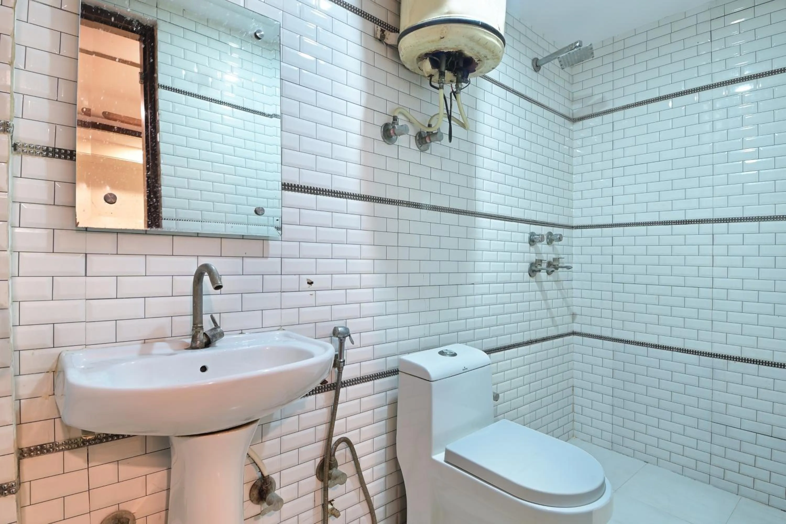 Bathroom in Hotel Glow Inn Paharganj-3 Mins Walk From New Delhi Railway Station