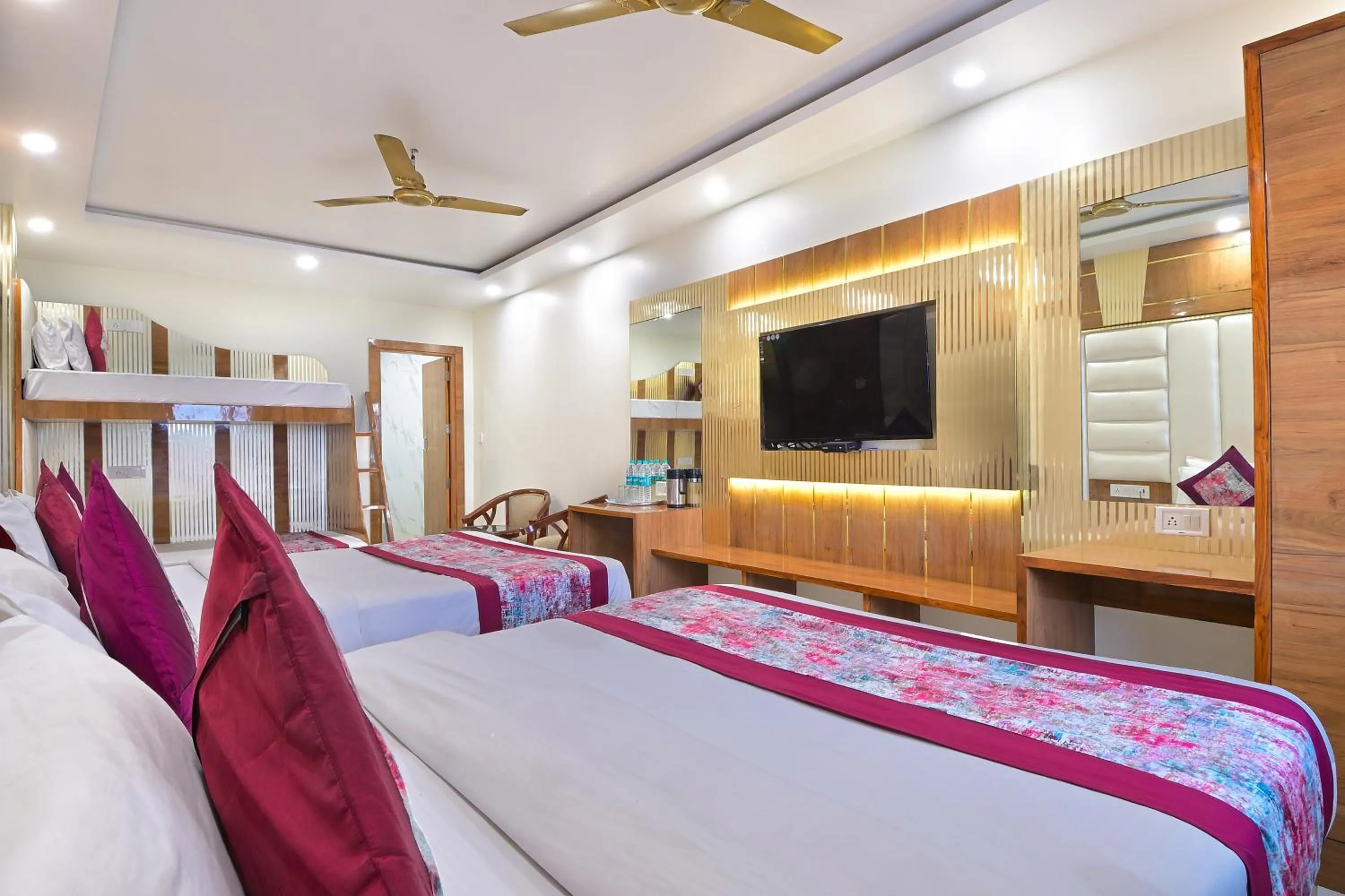 Bedroom, Bed in Hotel Glow Inn Paharganj-3 Mins Walk From New Delhi Railway Station