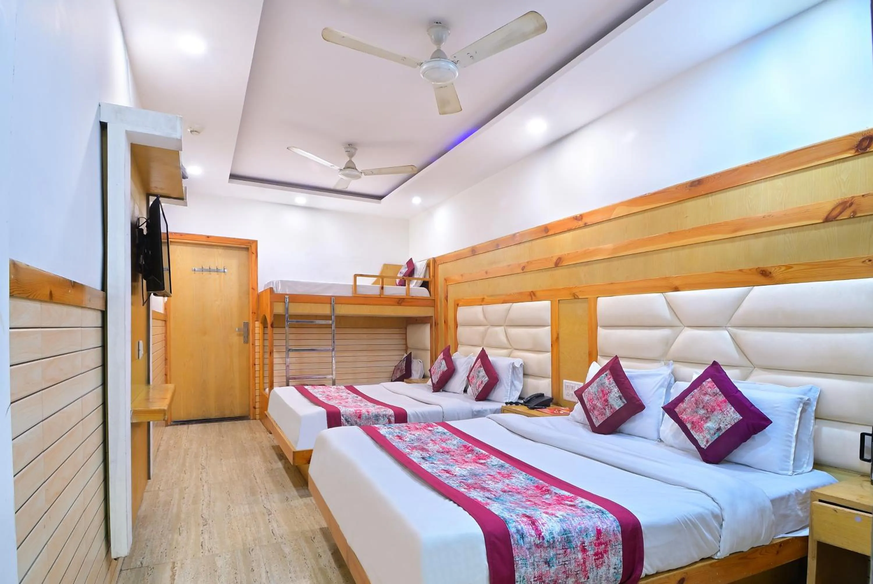 Bedroom, Bed in Hotel Glow Inn Paharganj-3 Mins Walk From New Delhi Railway Station