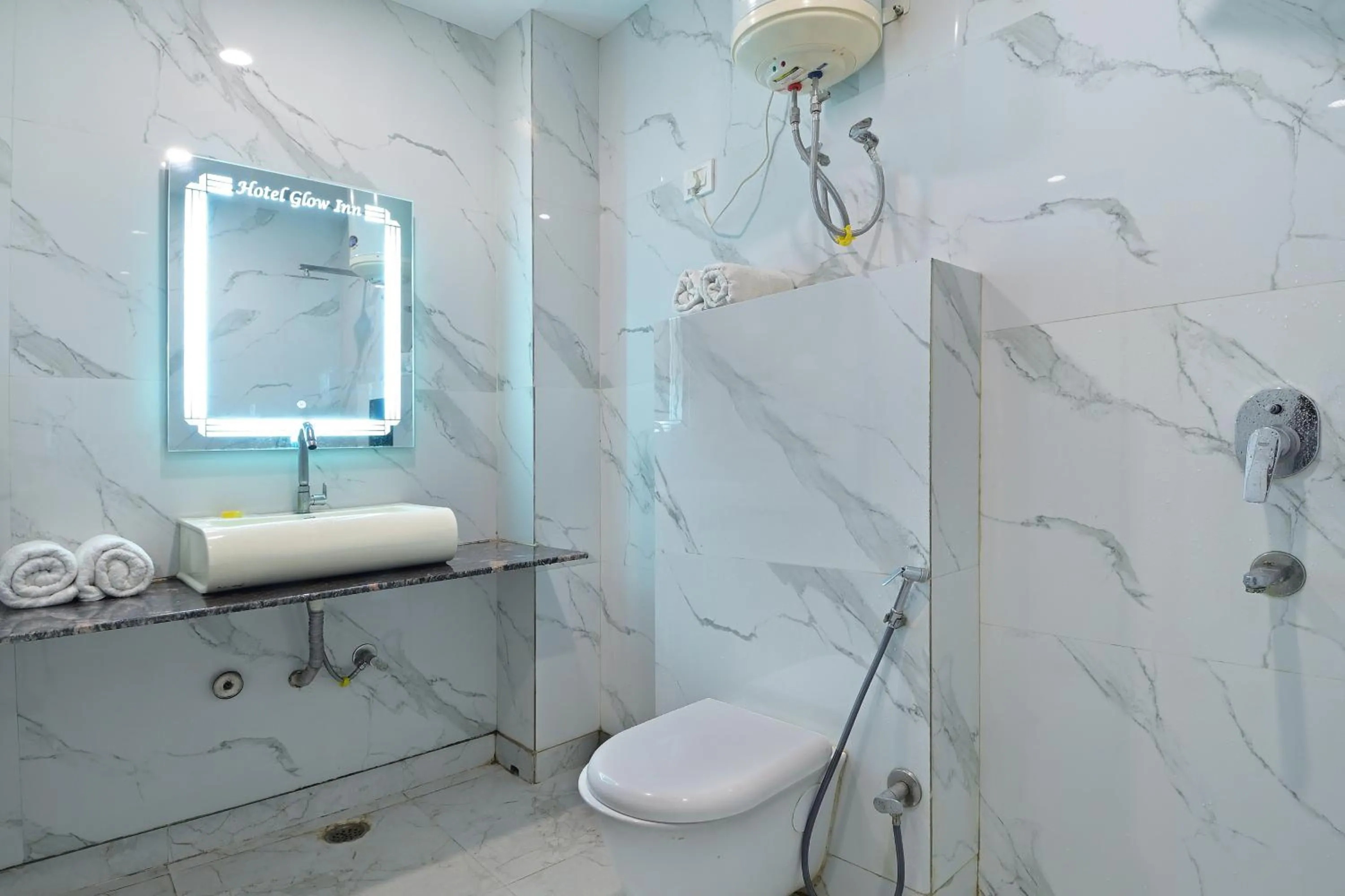 Toilet in Hotel Glow Inn Paharganj-3 Mins Walk From New Delhi Railway Station