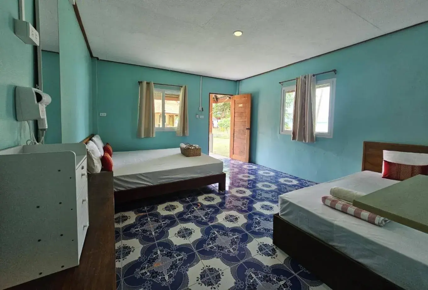 Deluxe Triple Room with Sea View in Koh Ngai Kaimuk Thong Resort Deluxe Triple Room with Sea View in Koh Ngai Kaimuk Thong Resort