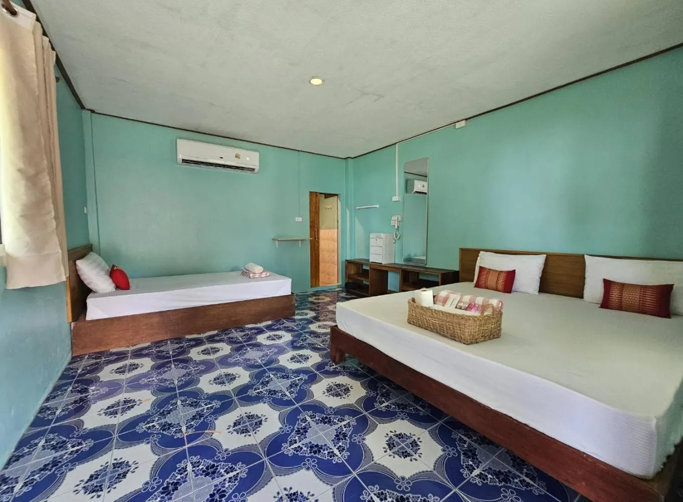 Bed in Koh Ngai Kaimuk Thong Resort