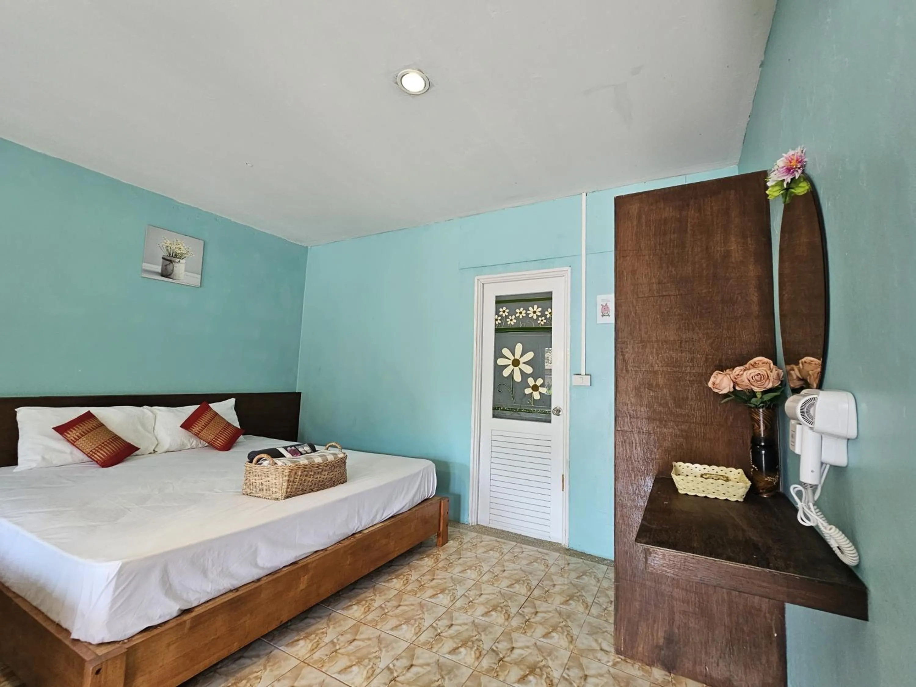 Bed in Koh Ngai Kaimuk Thong Resort