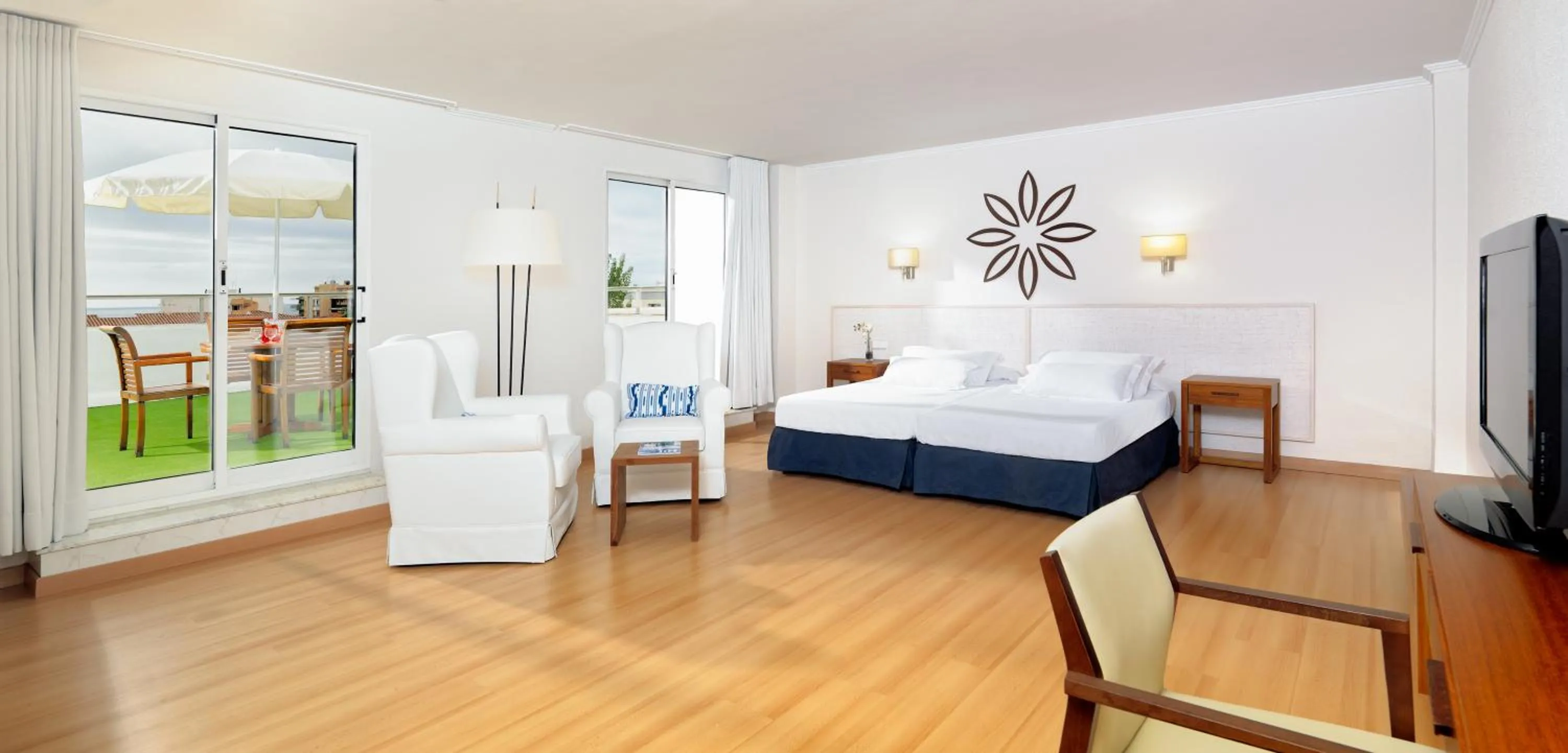 Photo of the whole room, Bed in H10 Delfín - Adults Only