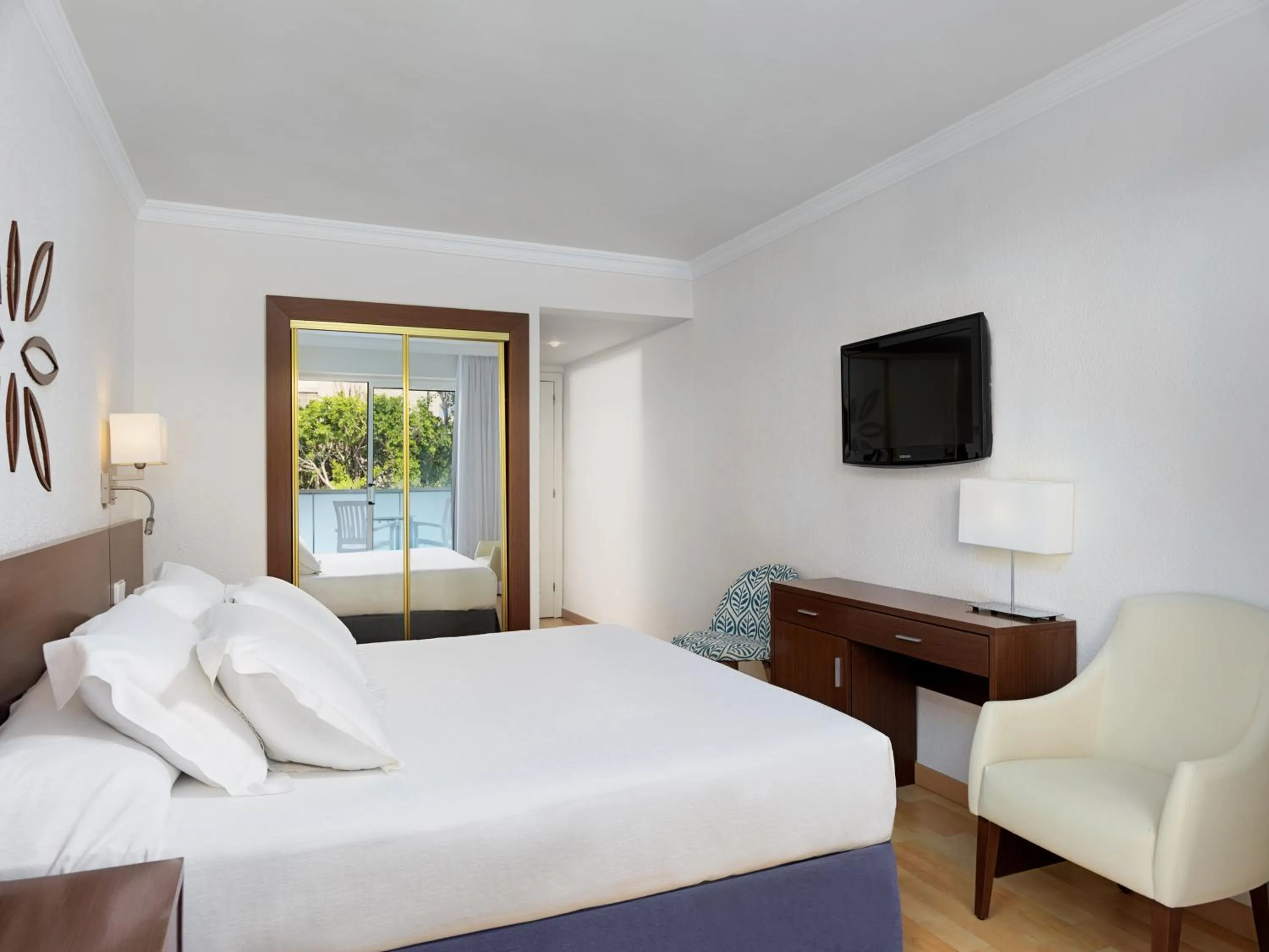 Photo of the whole room, Bed in H10 Delfín - Adults Only