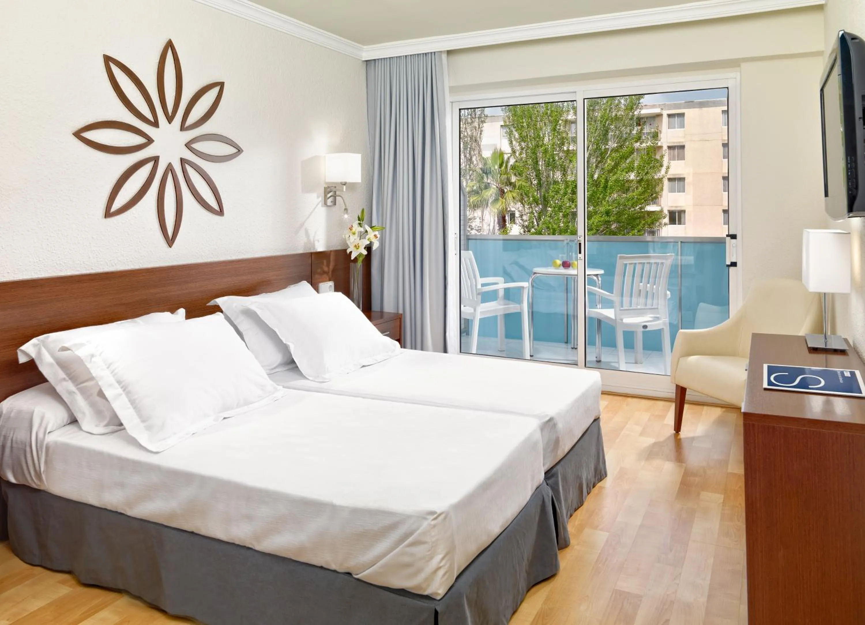 Day, Bed in H10 Delfín - Adults Only