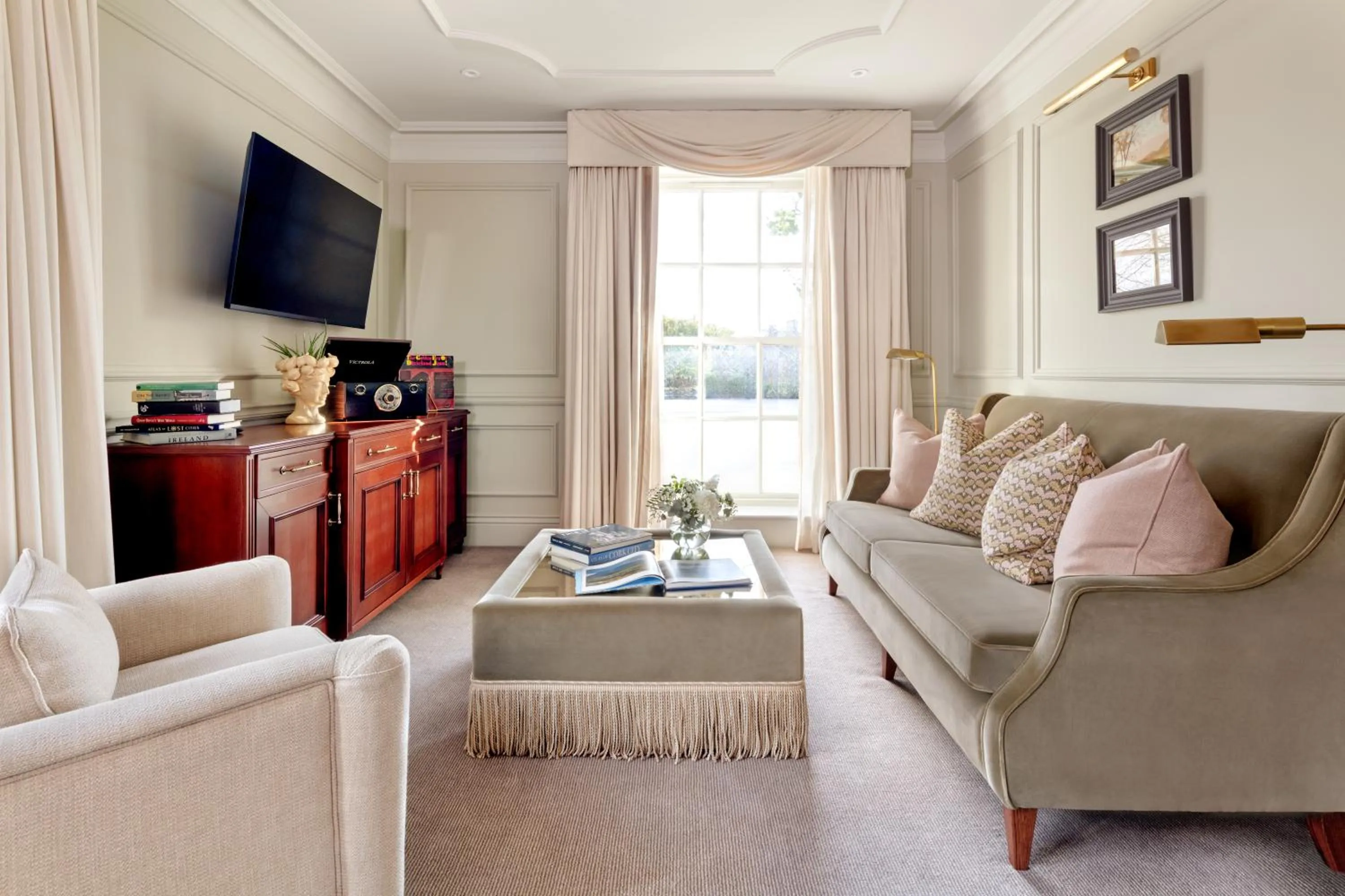 Living room in Hayfield Manor