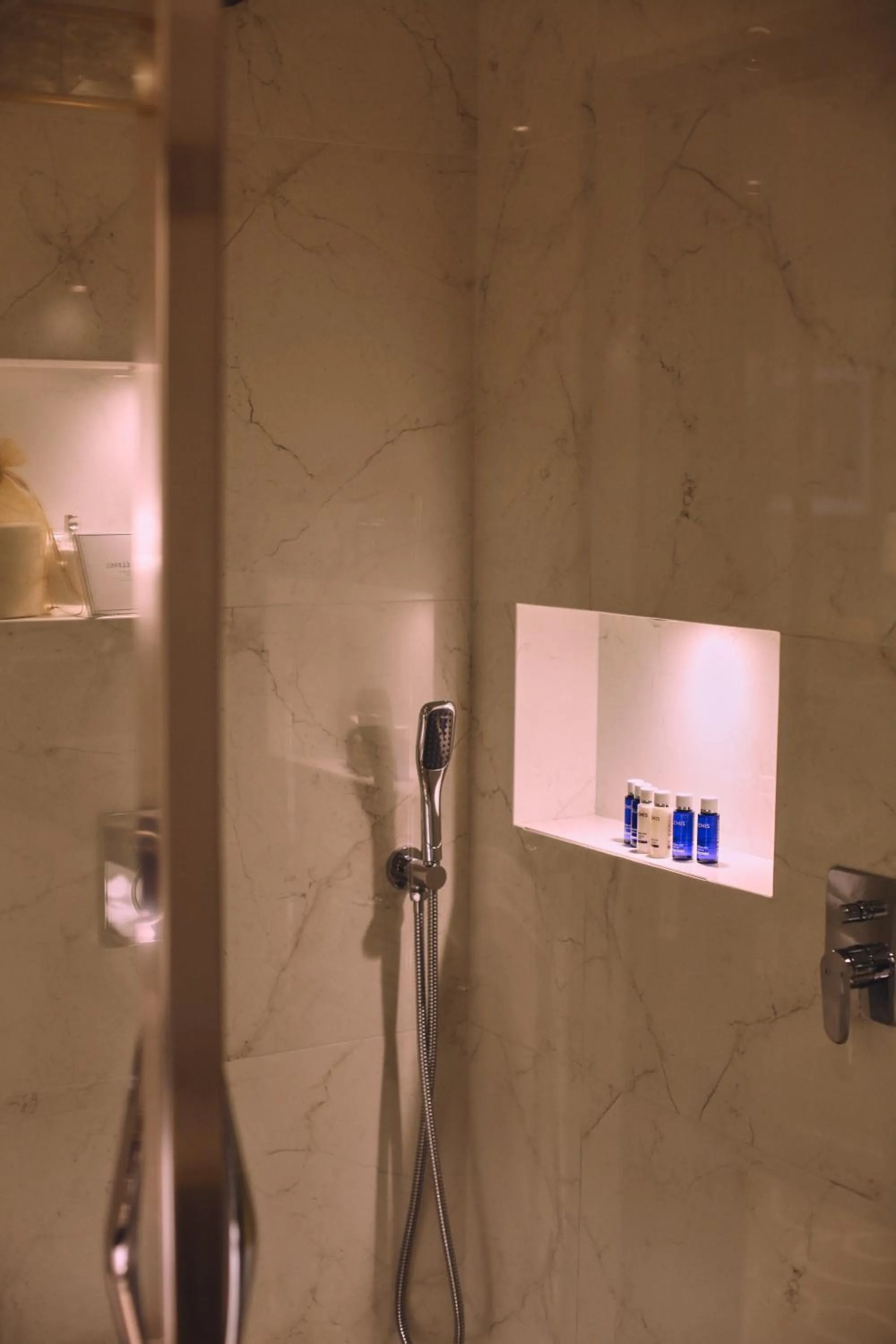 Shower in Hayfield Manor