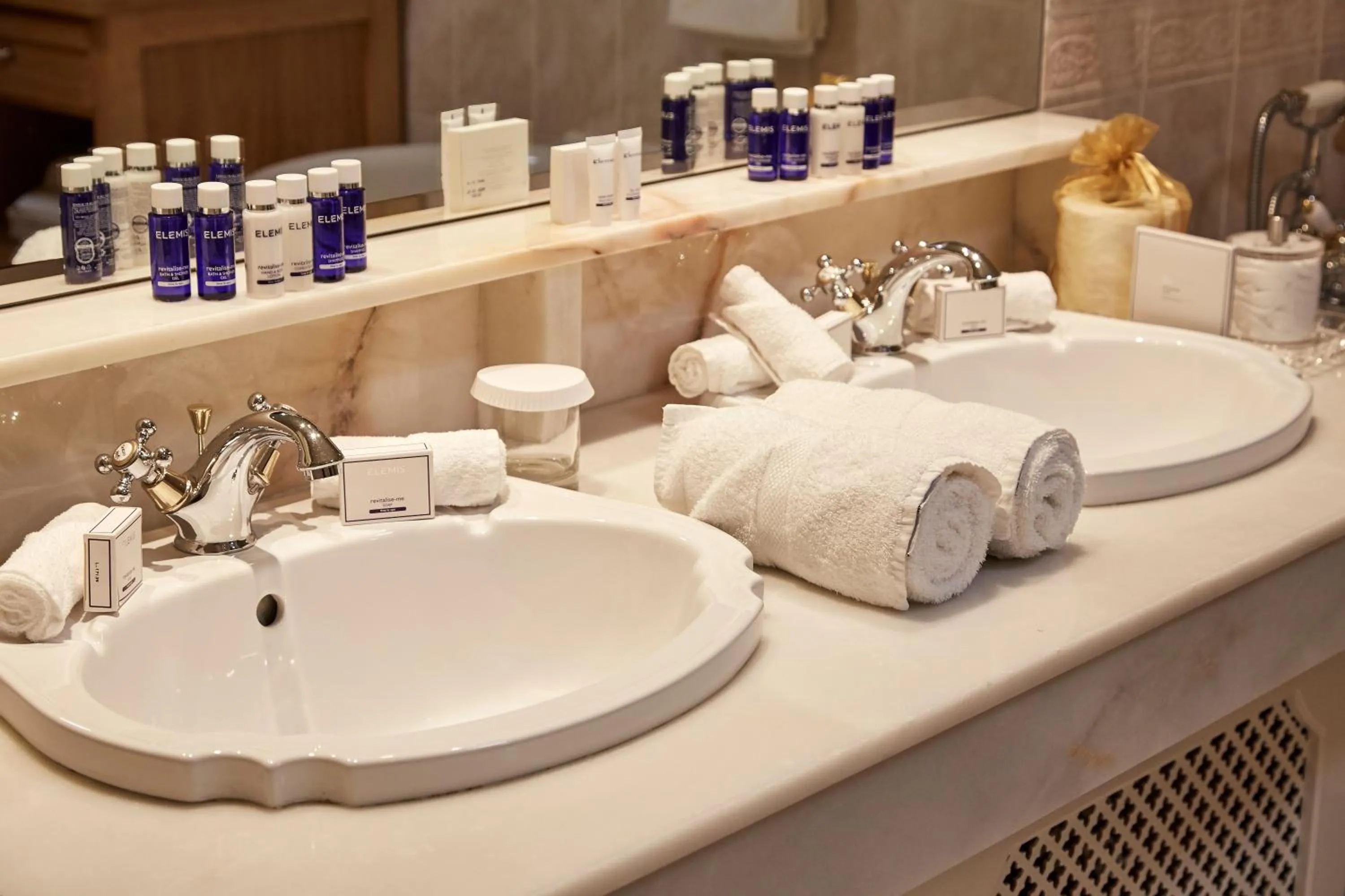 Bathroom in Hayfield Manor