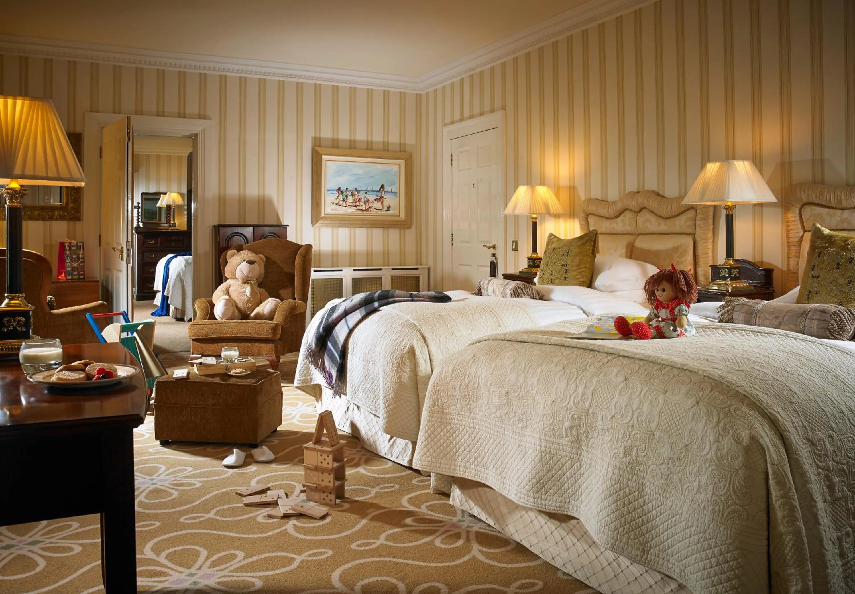 Photo of the whole room, Bed in Hayfield Manor