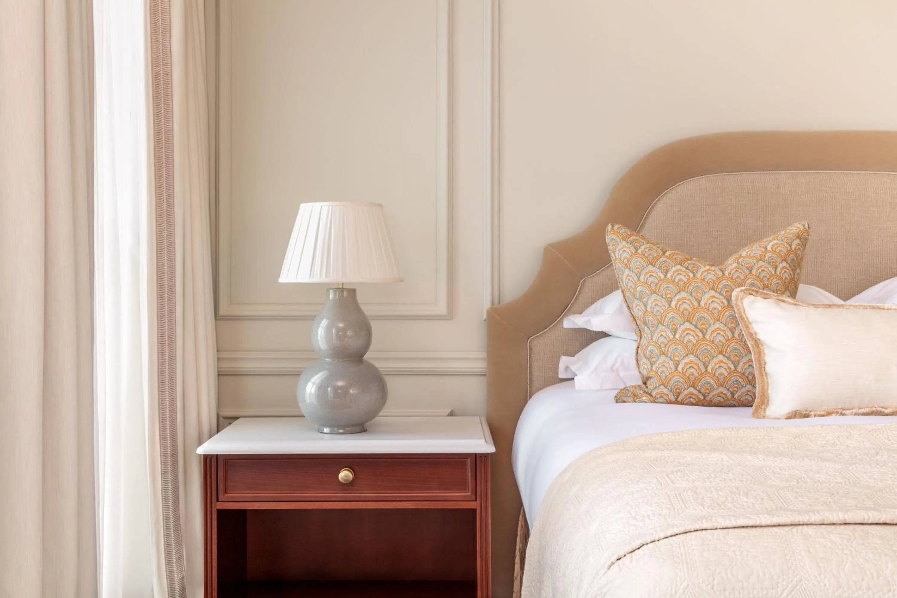 Bedroom, Bed in Hayfield Manor
