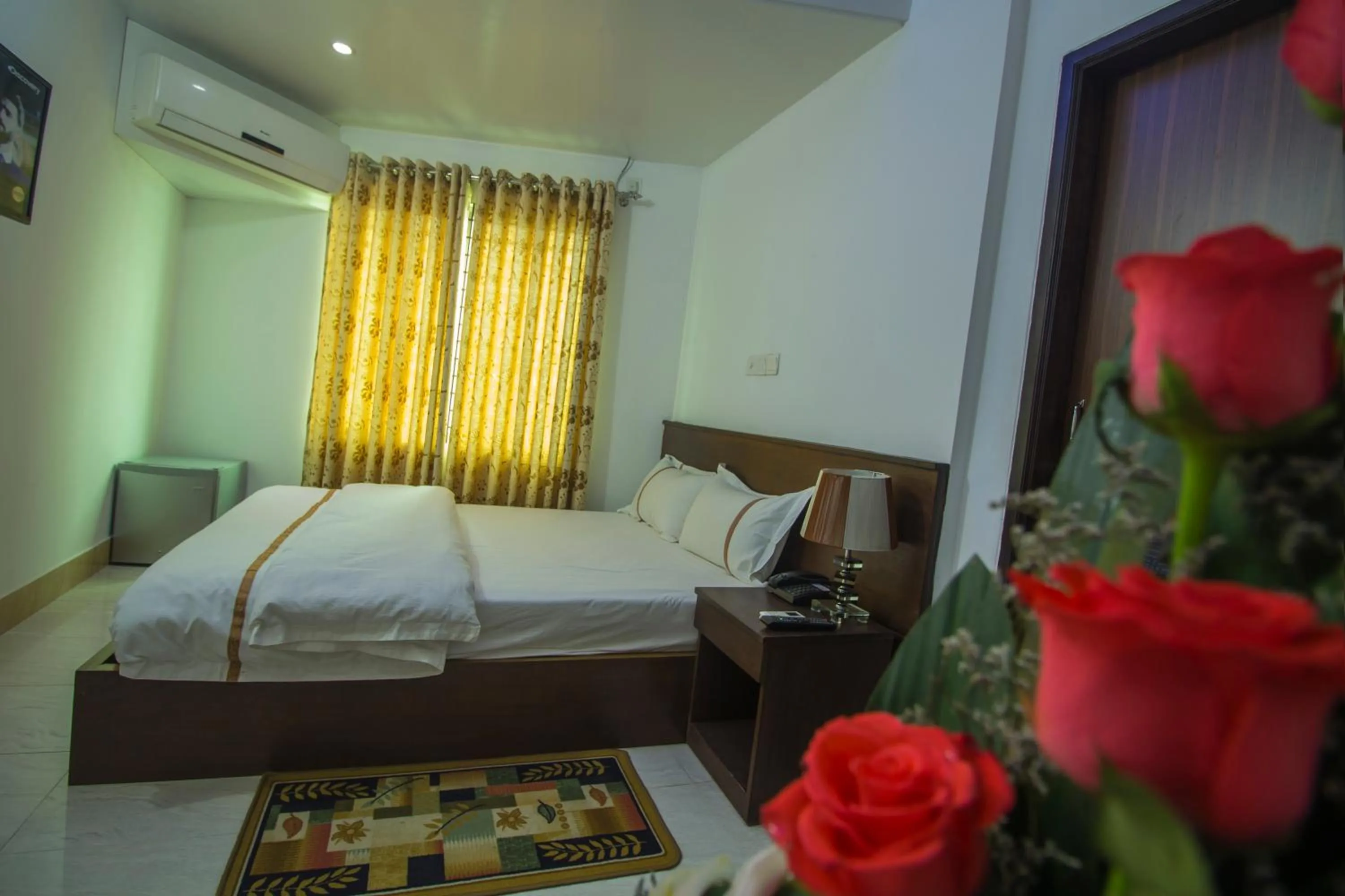 TV and multimedia, Bed in Hotel Progati Inn Ltd.