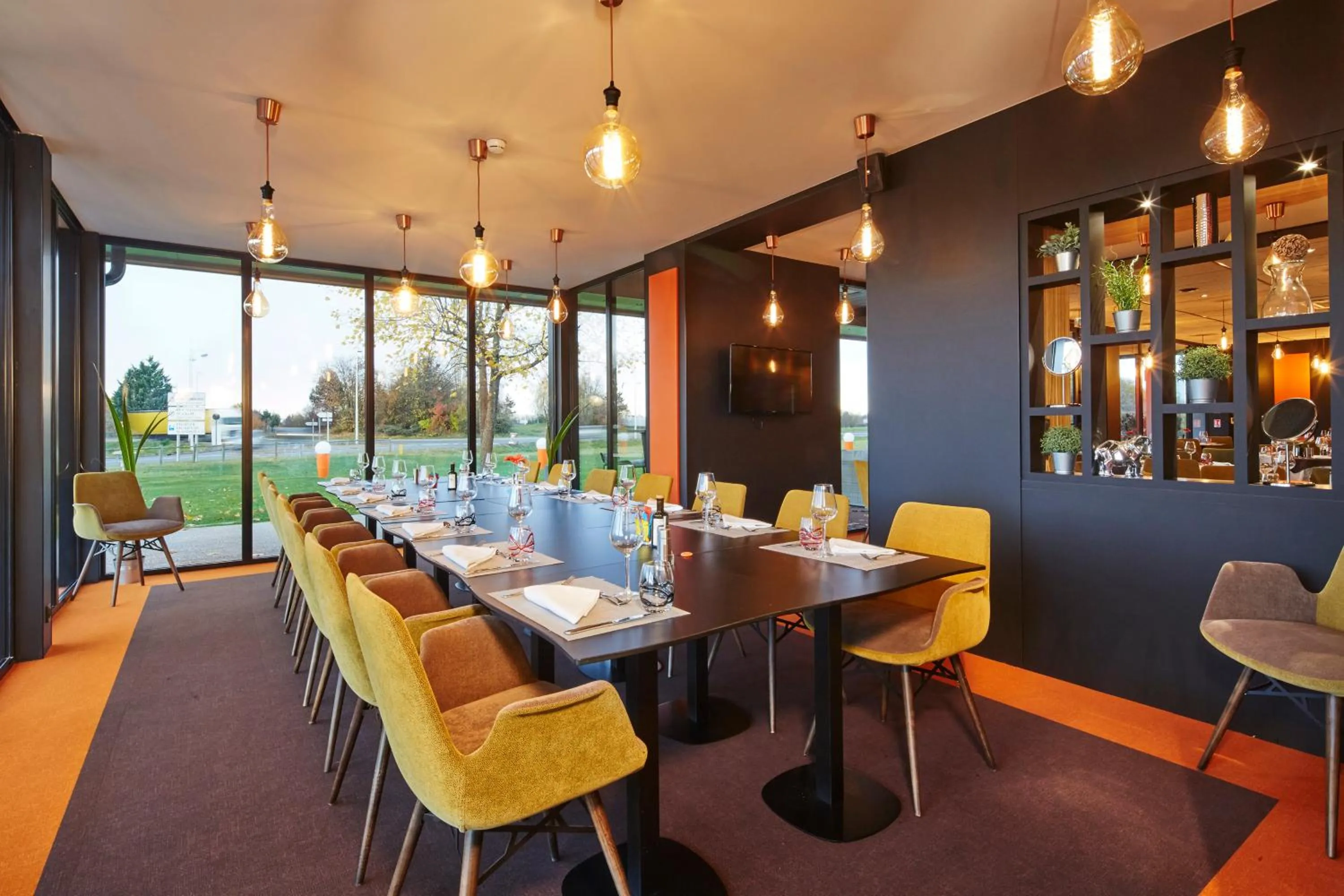 Restaurant/places to eat in Kyriad Clermont Ferrand Nord - Riom