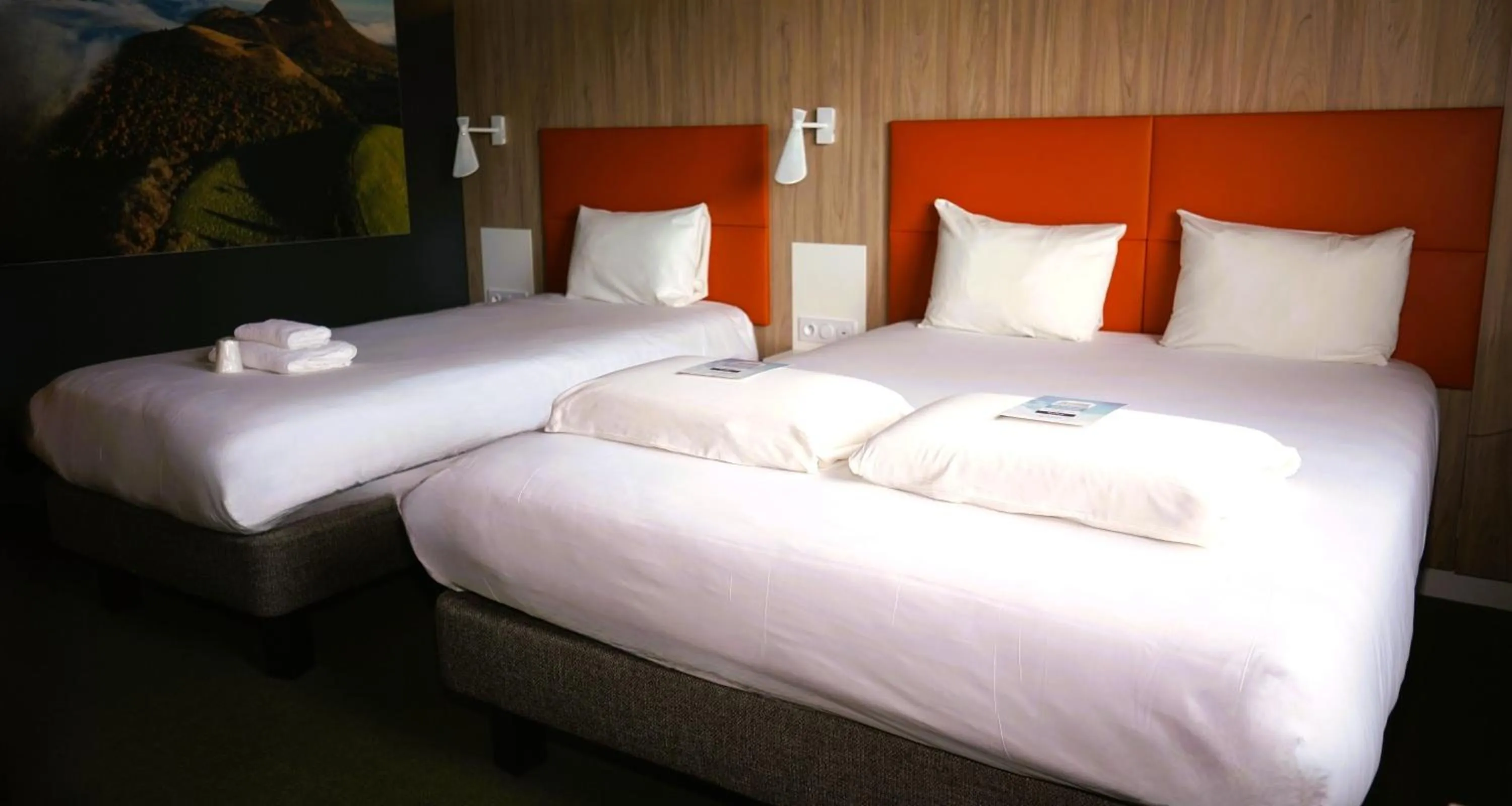 Bed in Kyriad Clermont Ferrand Nord - Riom