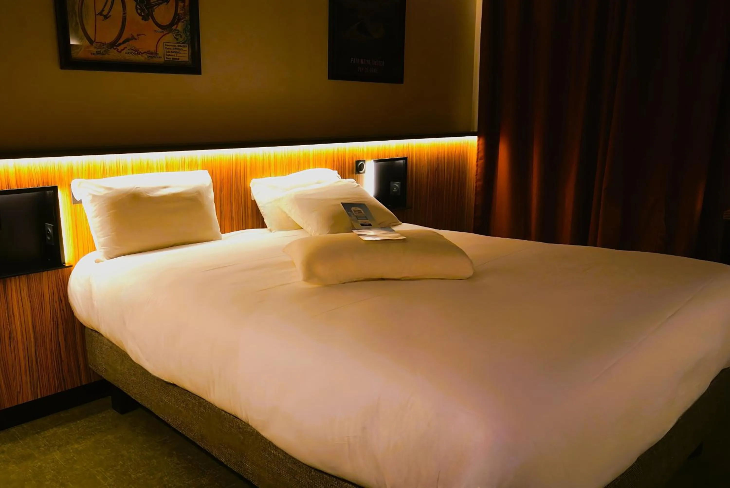 Bed in Kyriad Clermont Ferrand Nord - Riom