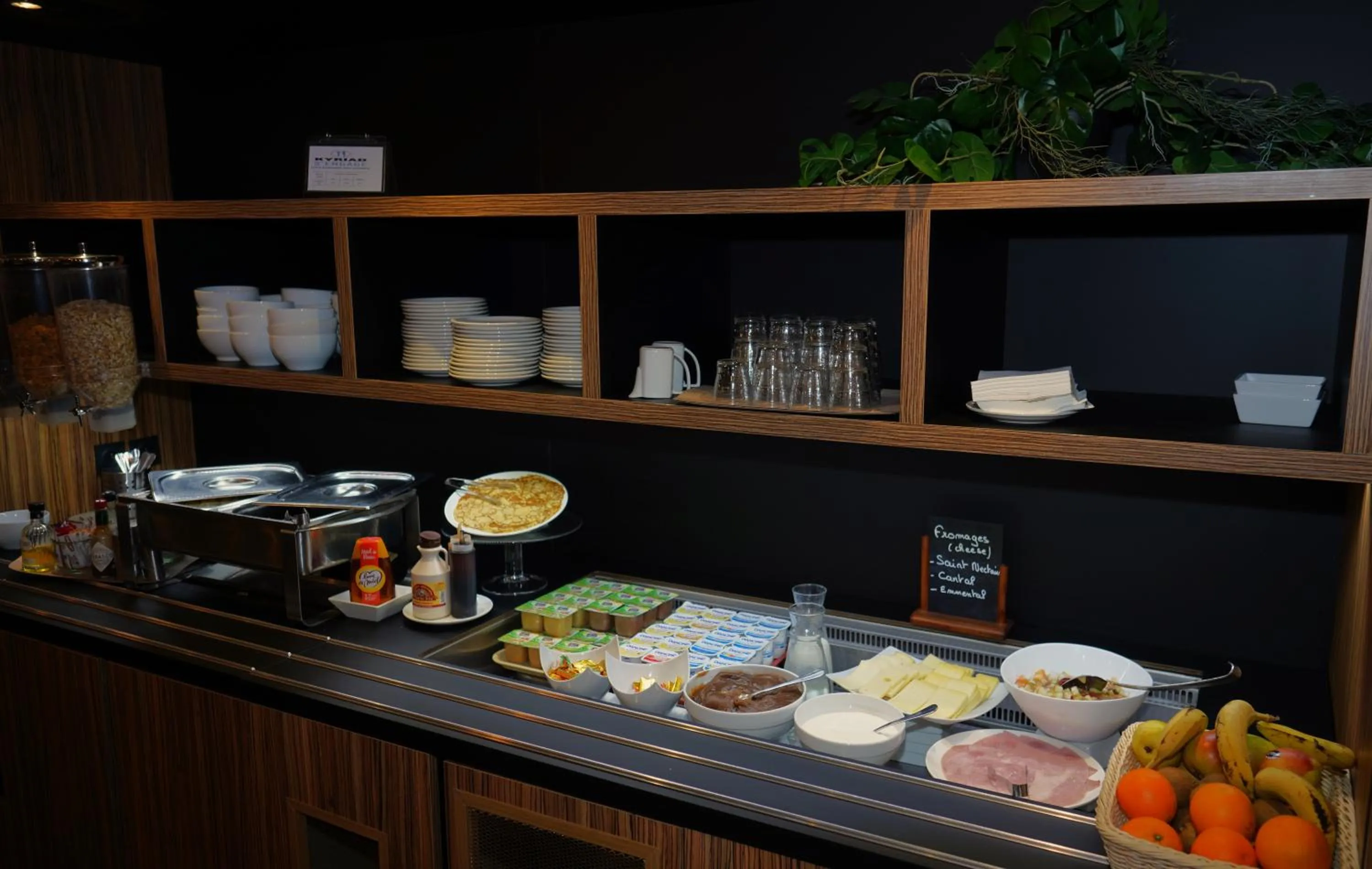 Breakfast in Kyriad Clermont Ferrand Nord - Riom